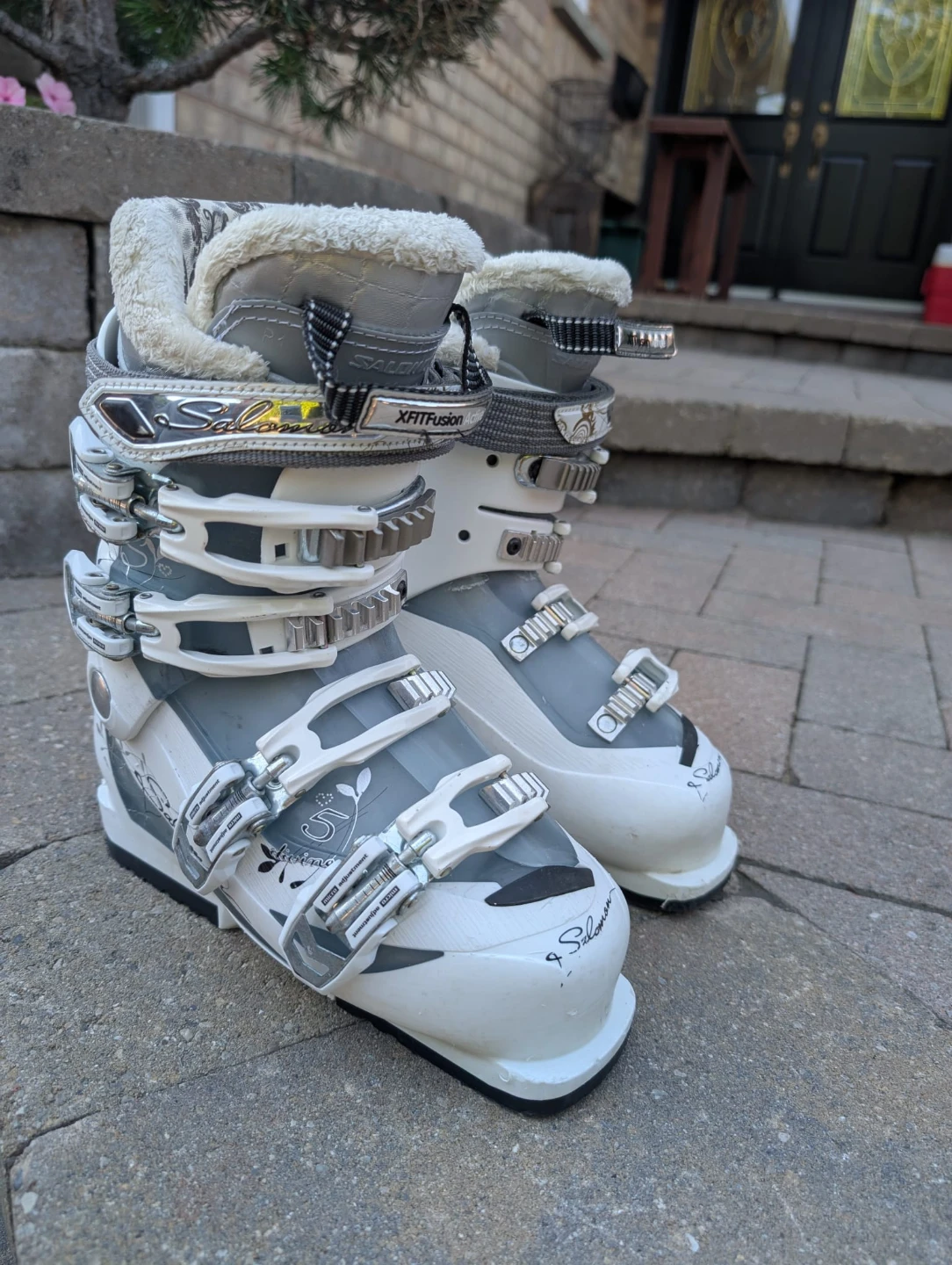 Salomon Ski Boots Girls 23-23.5 - photo 2