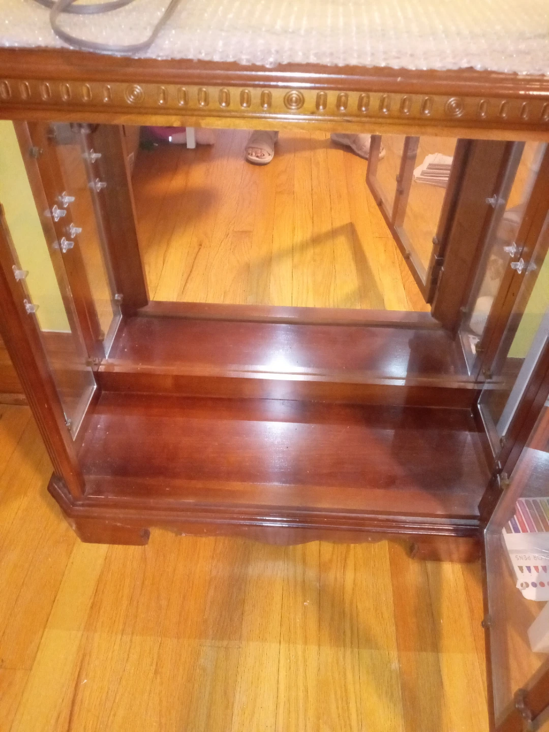 Pulaski Furniture Corporation Display Cabinet - photo 3