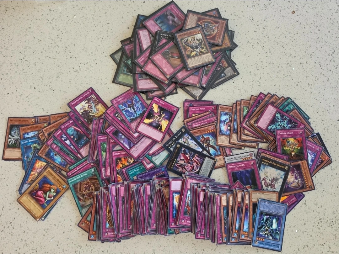 Yu-Gi-Oh! Trading Card Lot 324 pieces year 1999