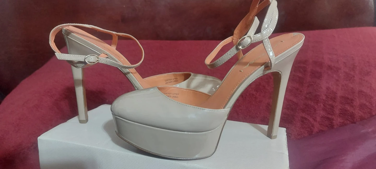 Via Spiga Patent Platform Heels⚽