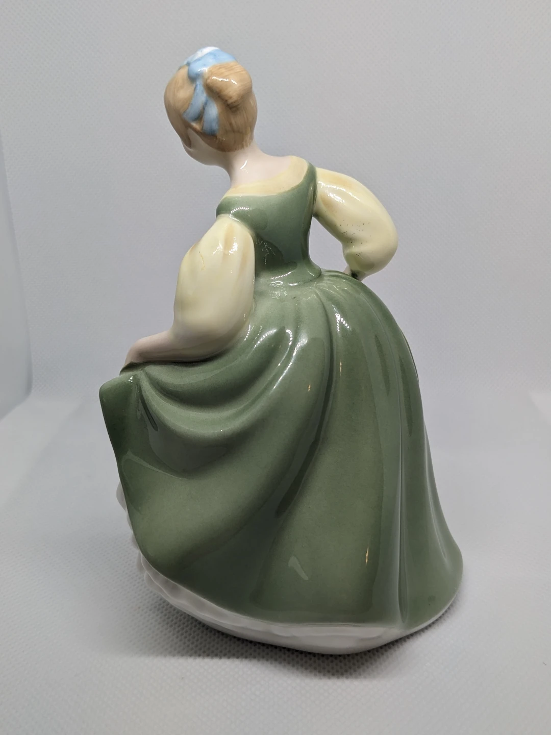 Royal Doulton "Fair Lady" Vintage Figure - photo 3