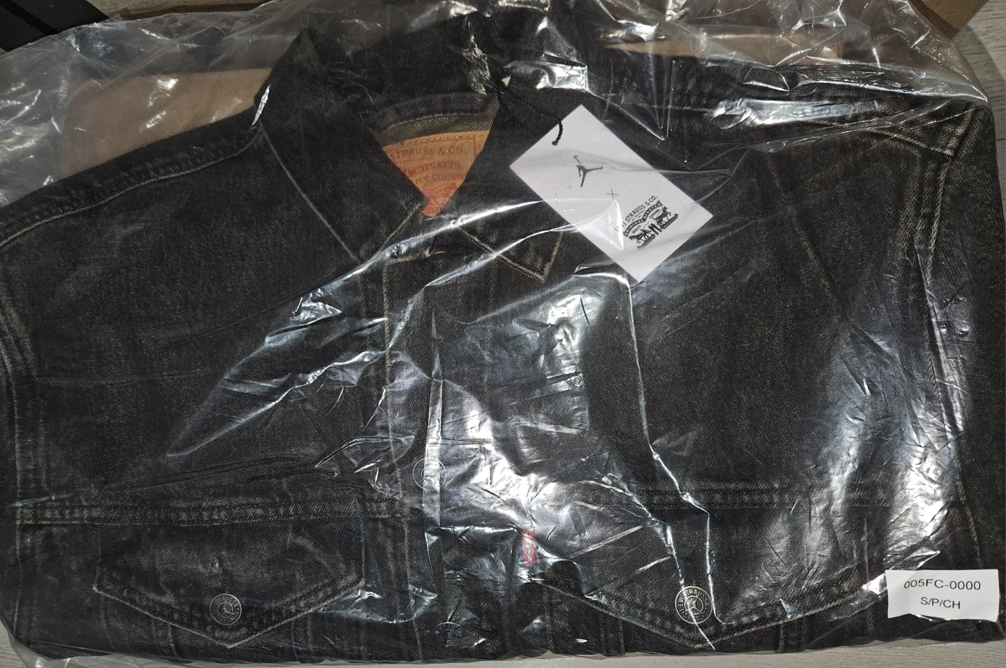 Nike Air Jordan x Levi's trucker denim jacket - Small - photo 3
