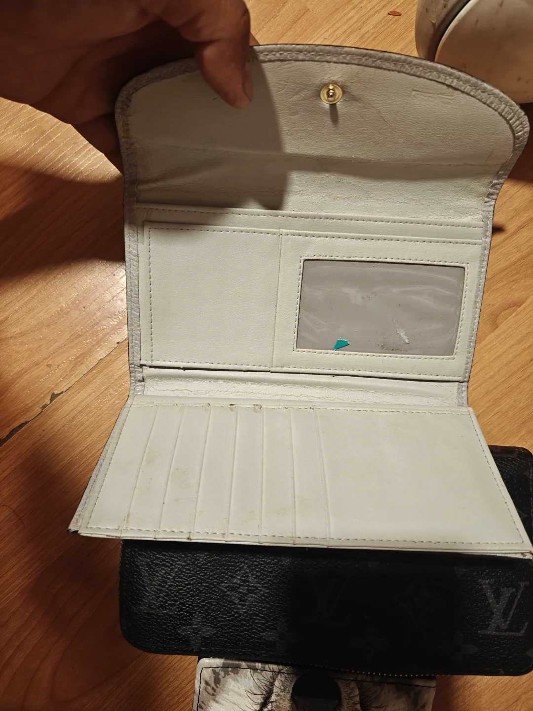 Lv  Selling all three wallets together as a bundle. - photo 5