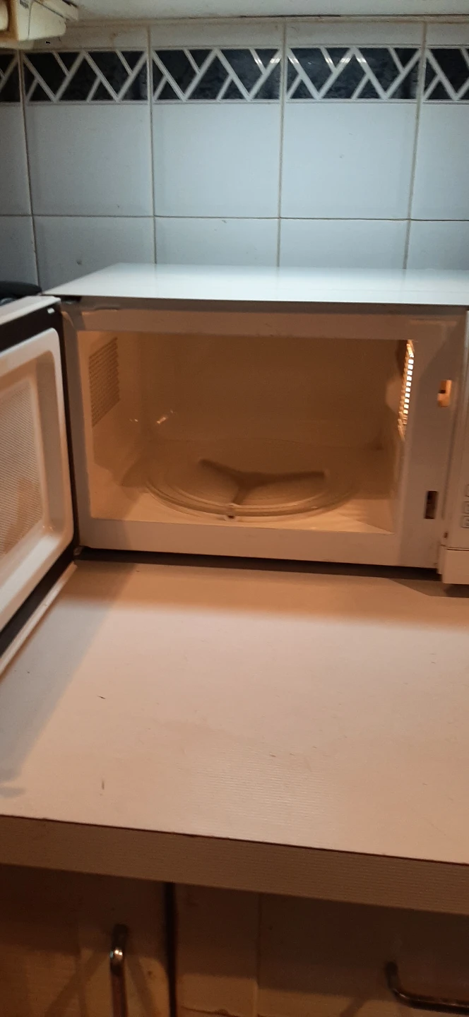 Haier Compact Countertop Microwave READ DESCRIPTION ON SIZE - photo 2