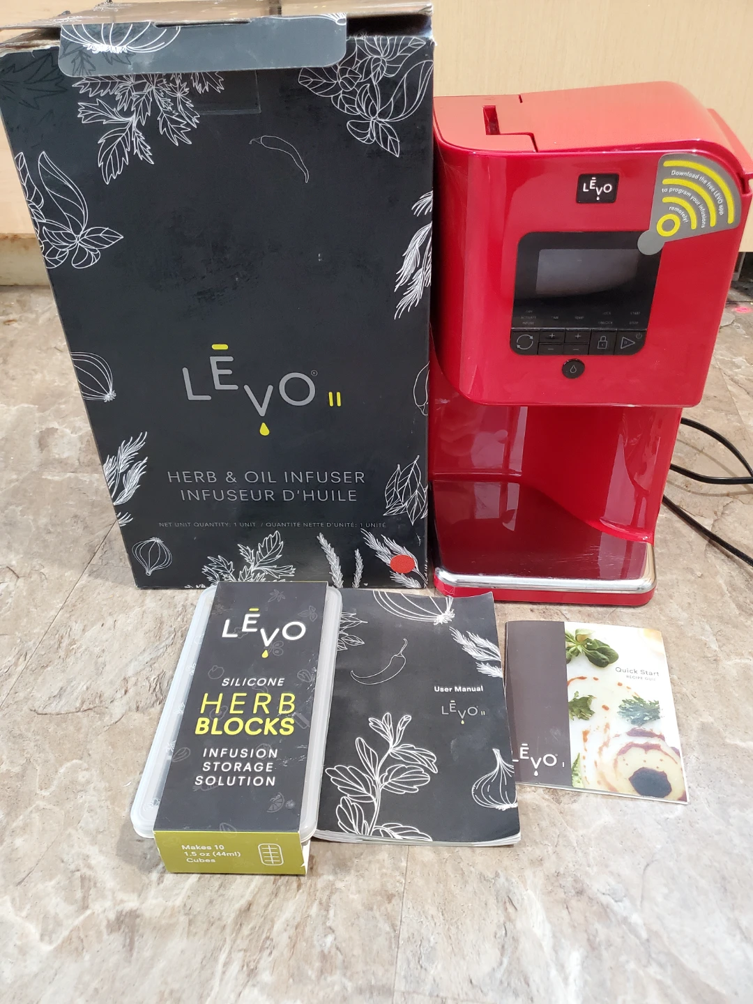 LEVO II Cayenne Red Herb & Oil Infuser