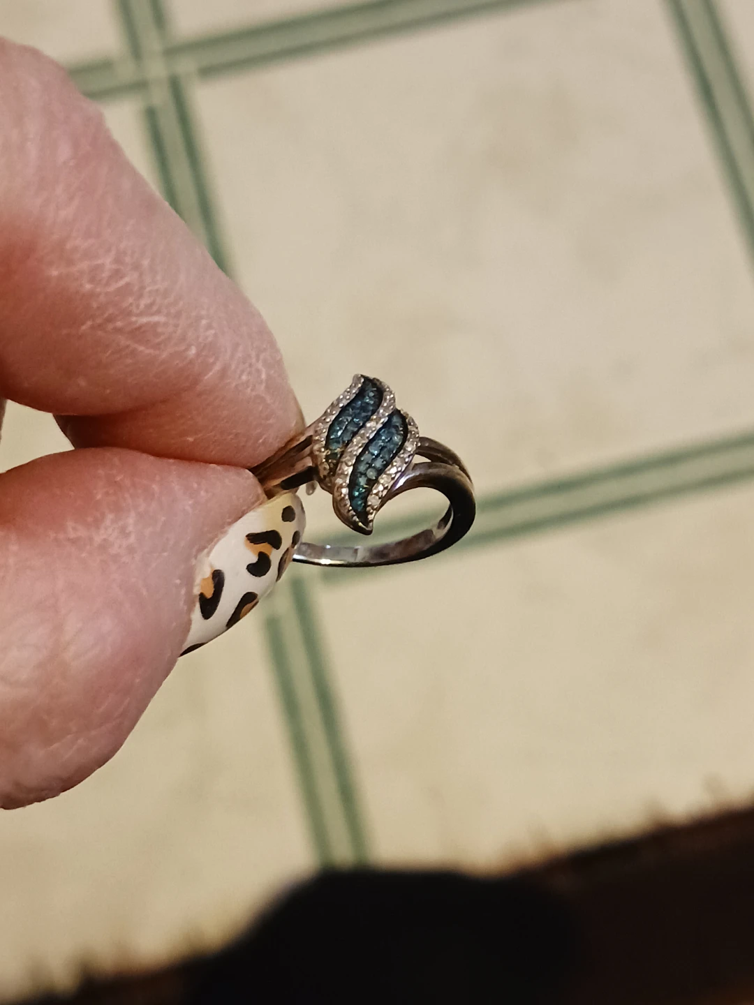 Blue & White Diamond Chip Ring - photo 3
