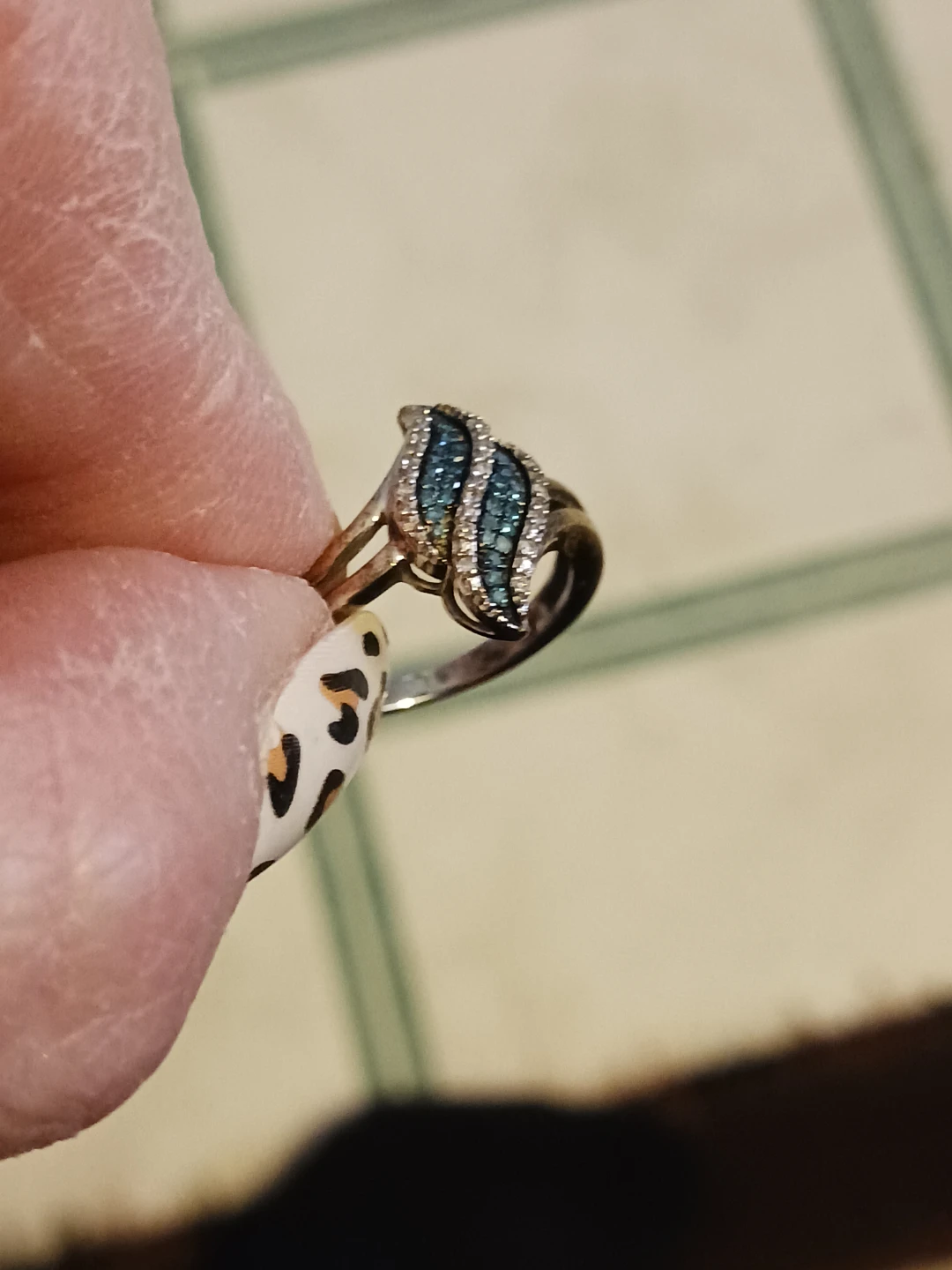 Blue & White Diamond Chip Ring - photo 4