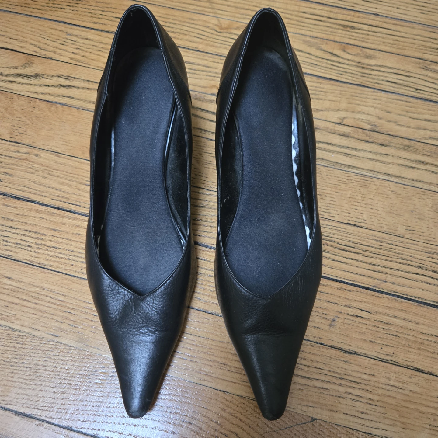 Liz Claiborne Black Leather Pumps