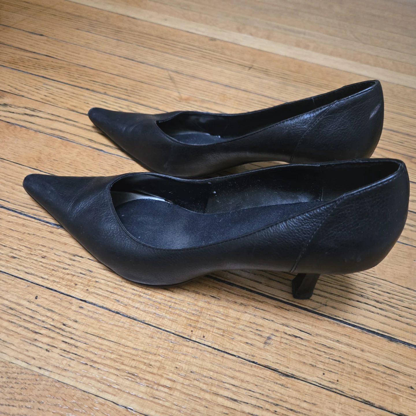 Liz Claiborne Black Leather Pumps - photo 3