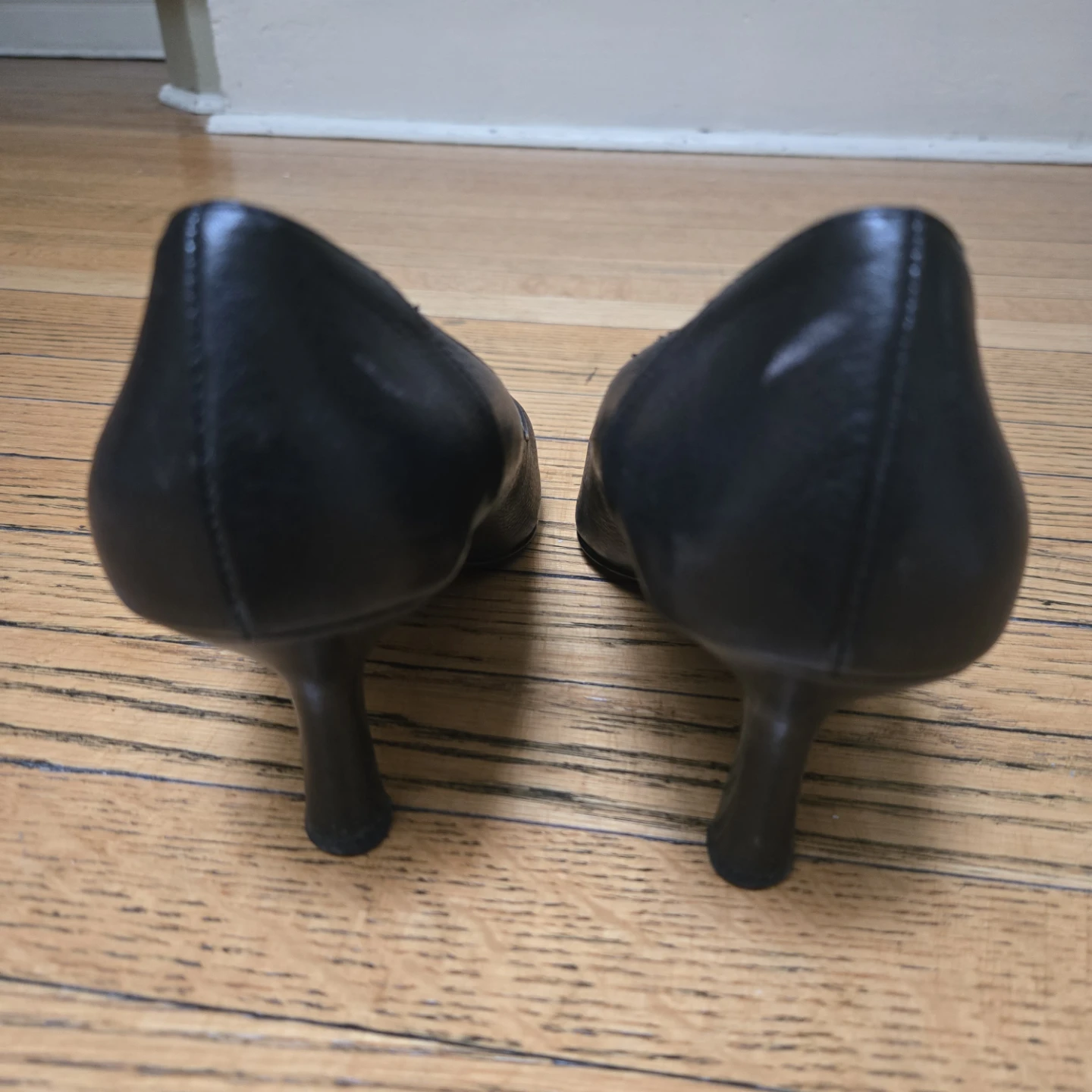Liz Claiborne Black Leather Pumps - photo 4