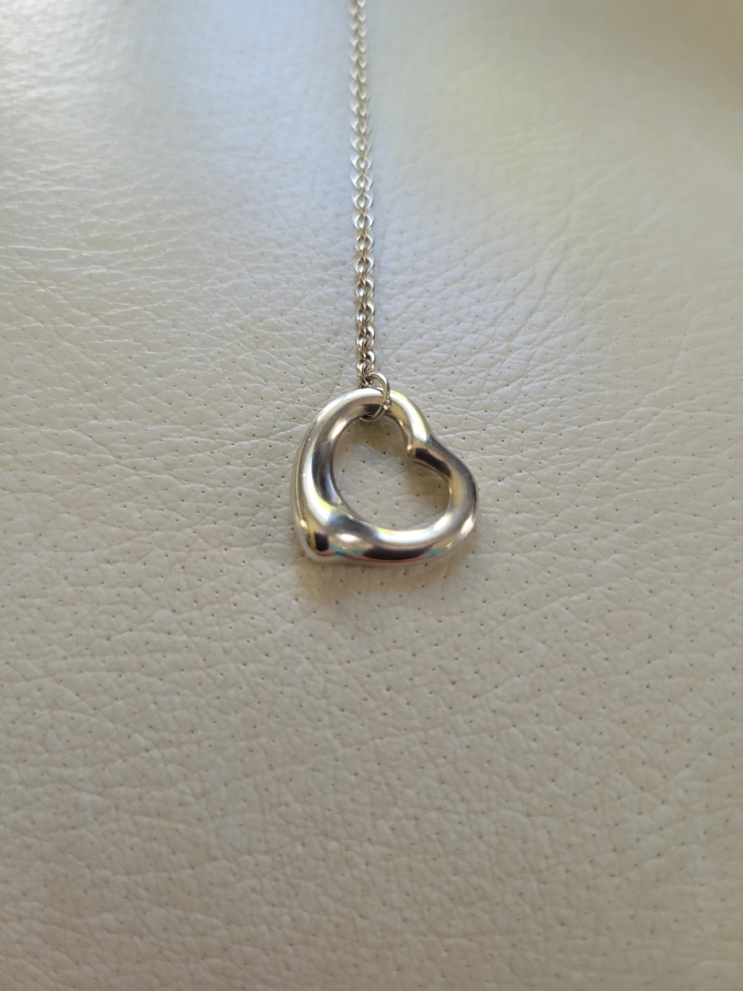 "Authentic" Tiffany & Co. Elsa Peretti D Heart Necklace - photo 2