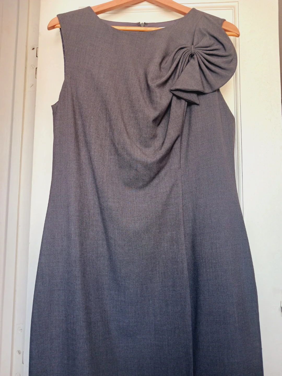 New !! Calvin Klein Sleeveless Dress with Bow Detail - Size 12 - photo 2