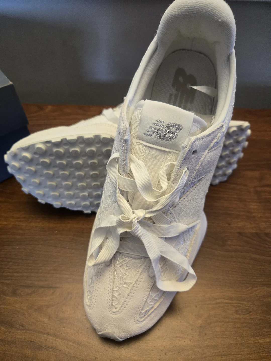 New Balance 327 Women's Sneakers