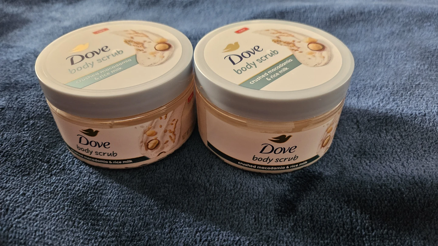 Dove Body Scrub - Crushed Macadamia & Rice Milk (2 Jars) ⚽
