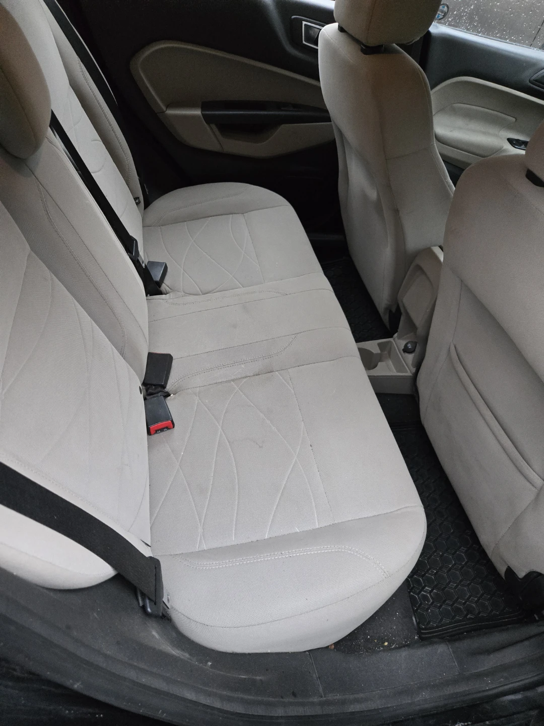 Ford Fiesta SE Hatchback 2014 - photo 2
