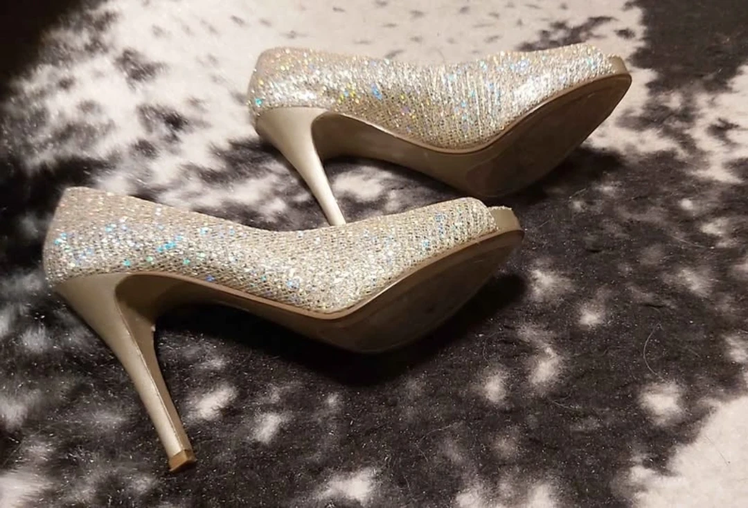 Size 6.5 Nine West Women's gold open toed heels - photo 3