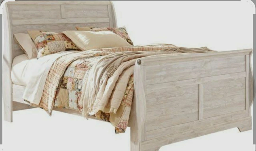 Ashley Willowton Queen Sleigh Bed