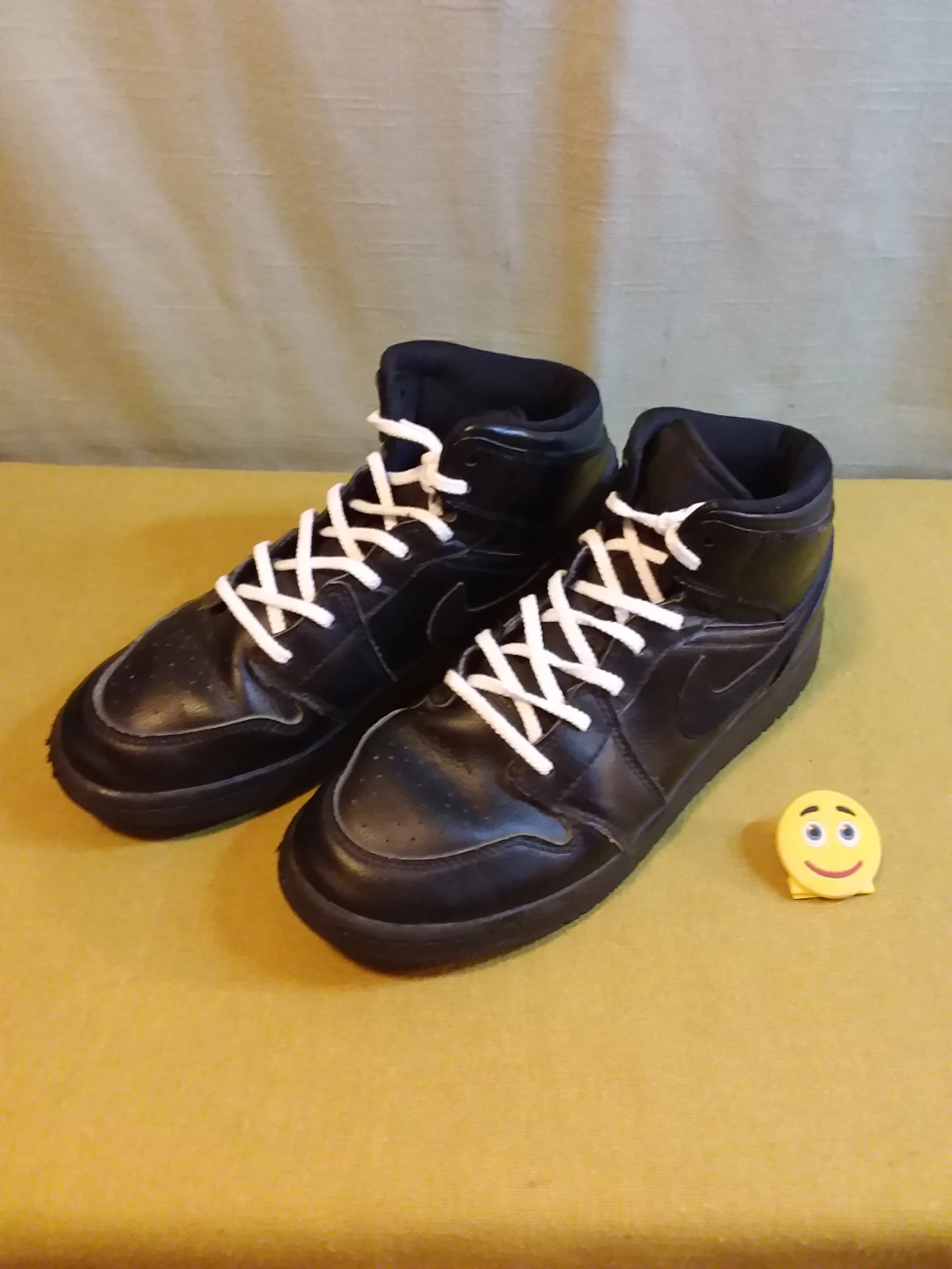 👟 ➡️ Nike Air Jordan 1 Mid Youth Sneakers  👟