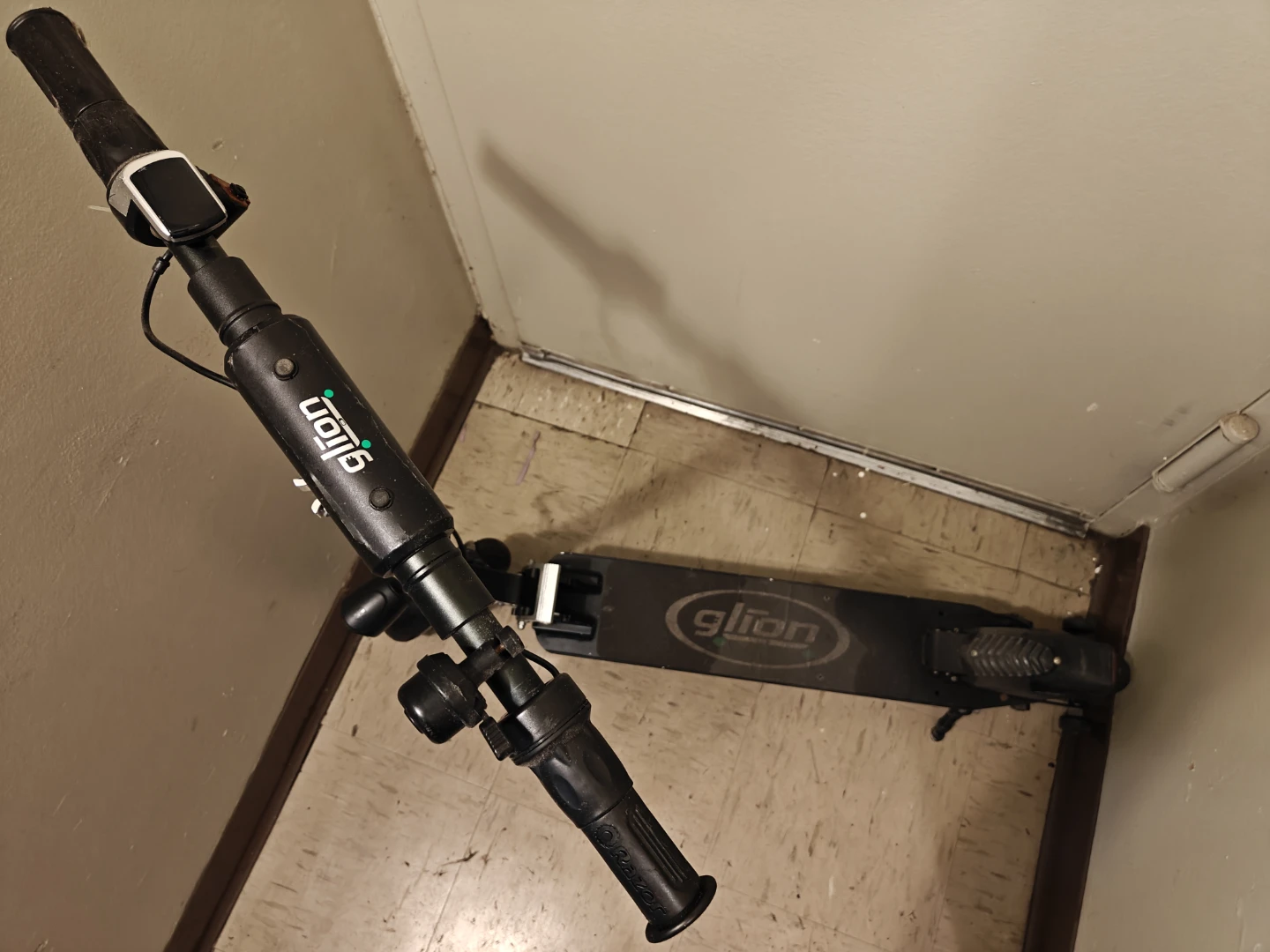Black Glion Electric Scooter - photo 2
