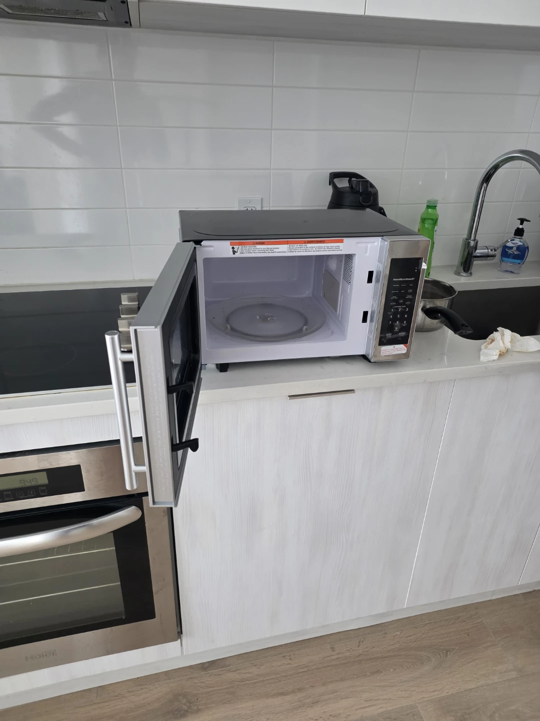 Hamilton Beach Microwave Oven - photo 3