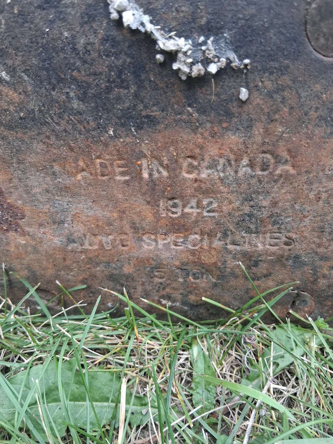 1942 "RIVVE SPECIALTIES" 5-Ton Scissor Jack - Made in Canada
