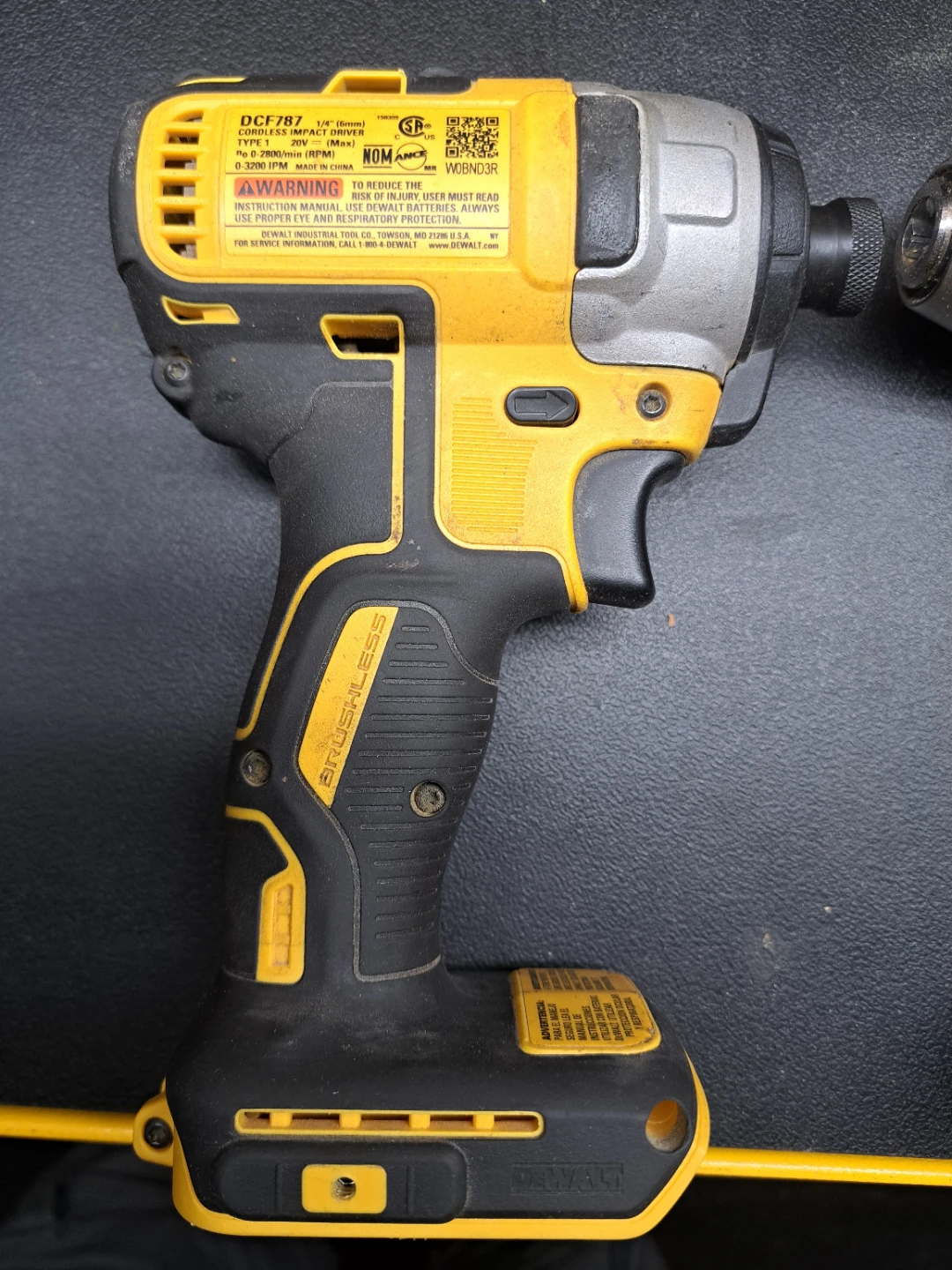 Dewalt drill and impact driver - photo 2