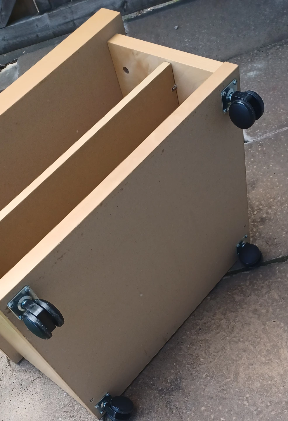 Light Wood Side Table with Wheels - photo 3