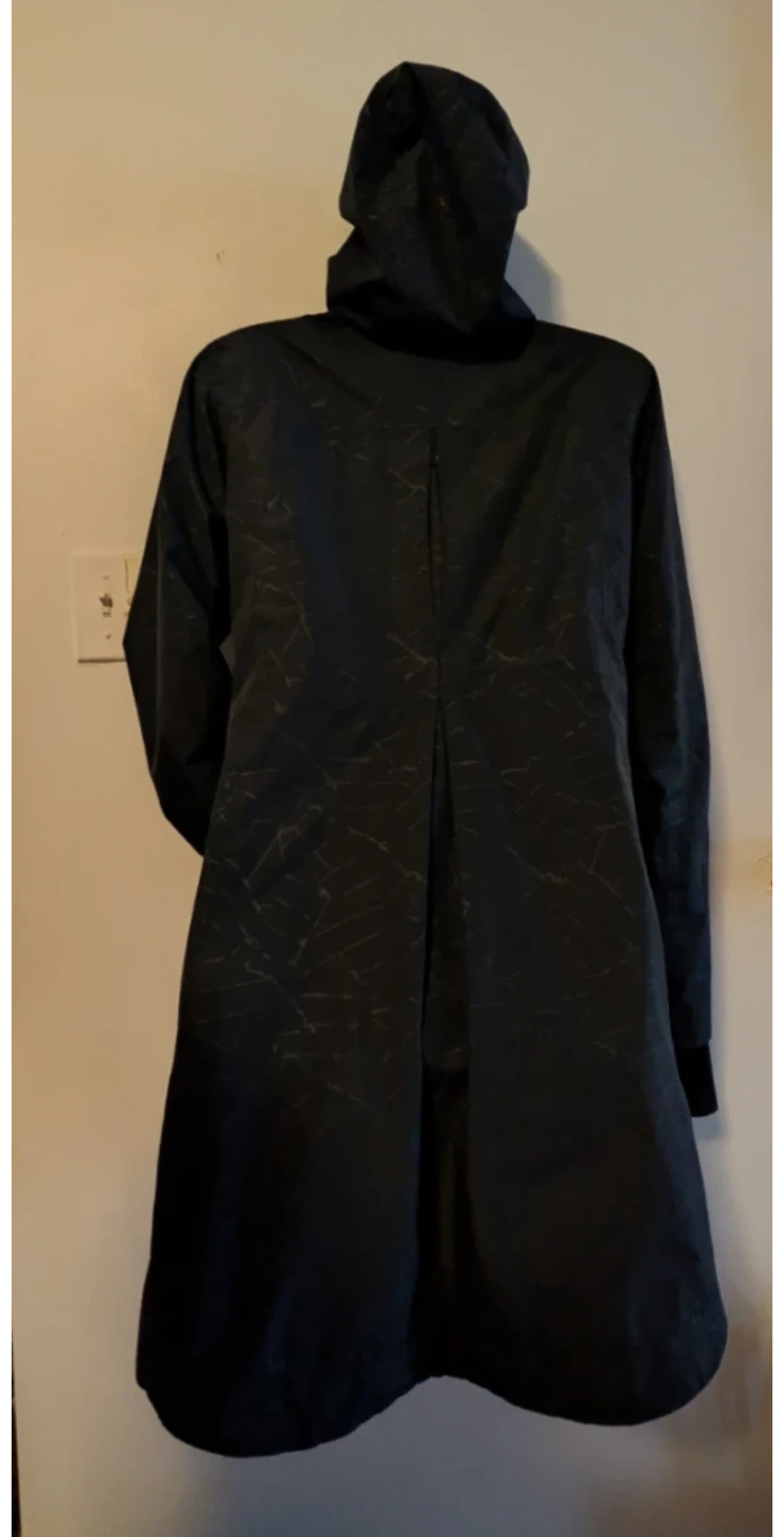 ⚽ Black Full Length Wind breaker size small