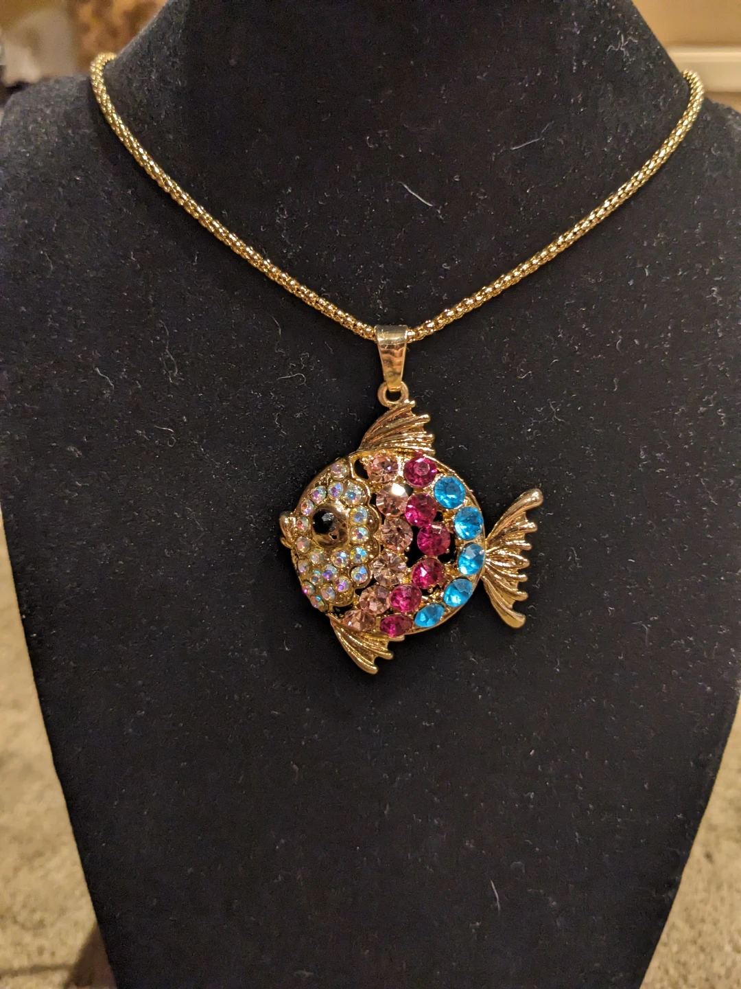 ⚽ Betsey Johnson Gold-tone Fish Pendant Necklace