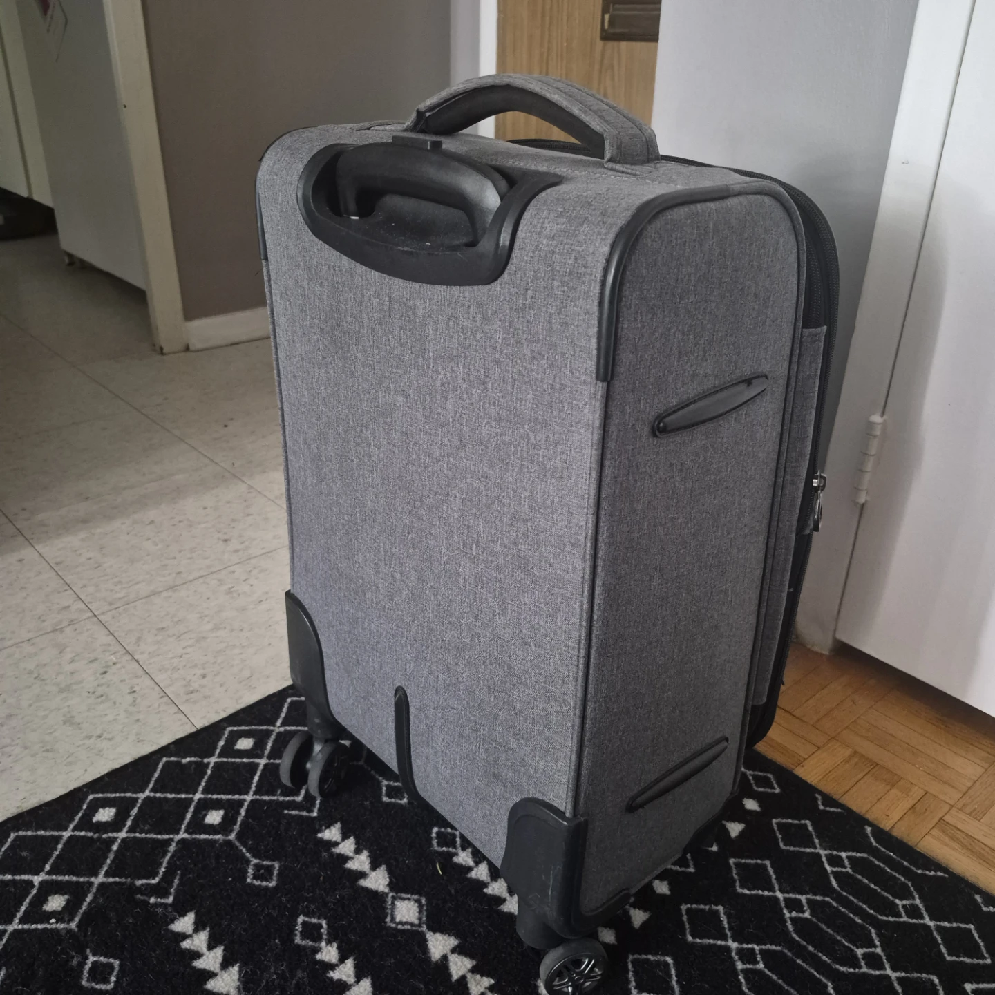 Perry Ellis Carry-On Luggage (Expandable) – Like New - photo 3
