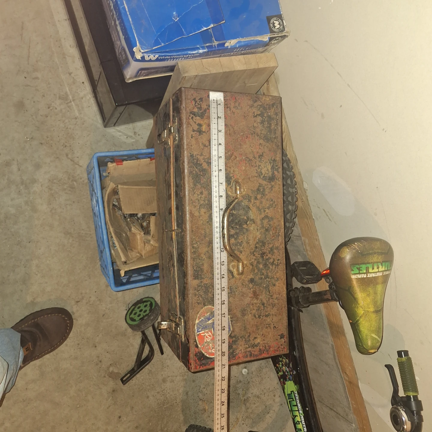 Vintage Metal Toolbox - photo 3