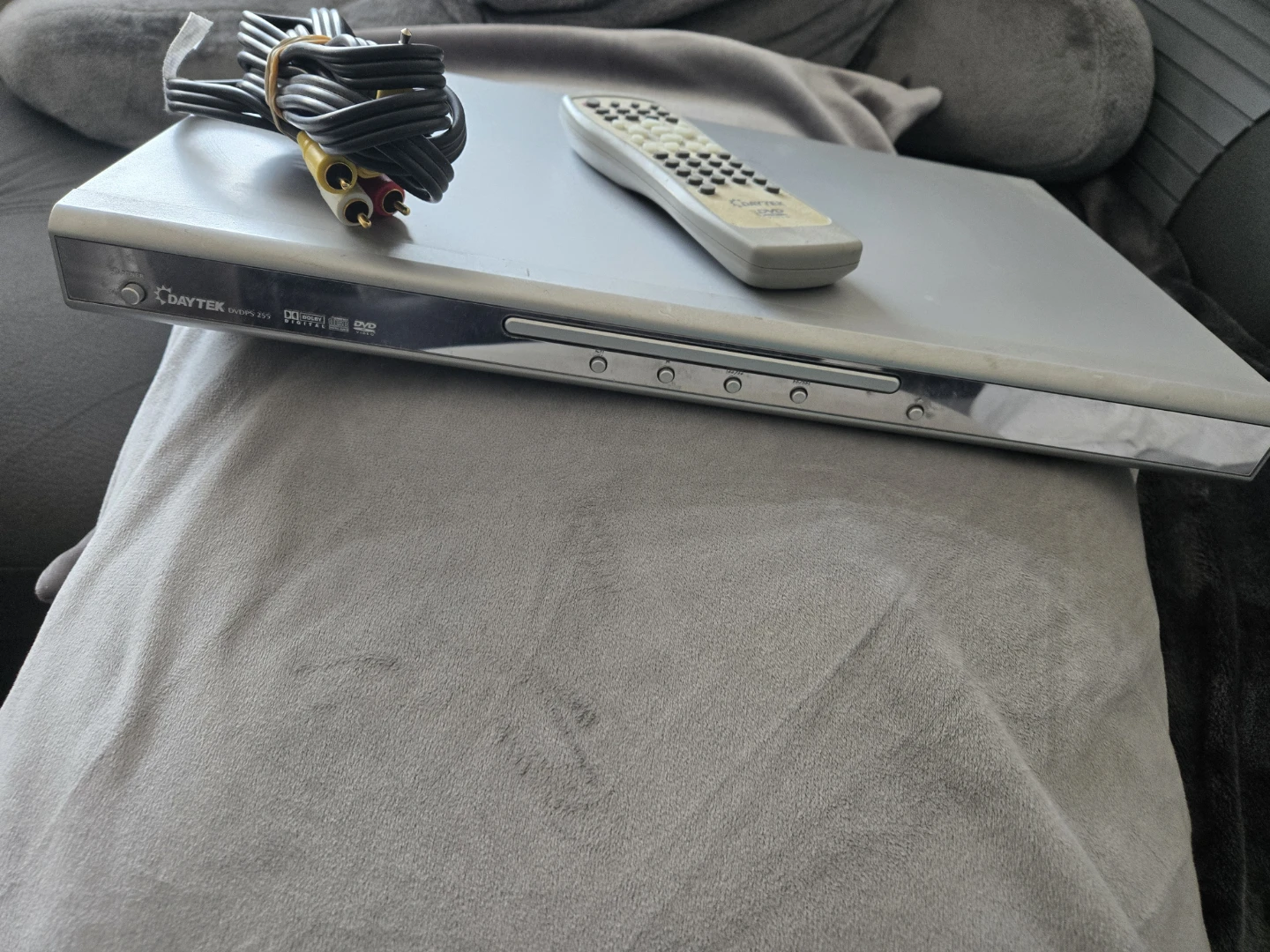 DAYTEK DVDPS 259 DVD Player with Remote