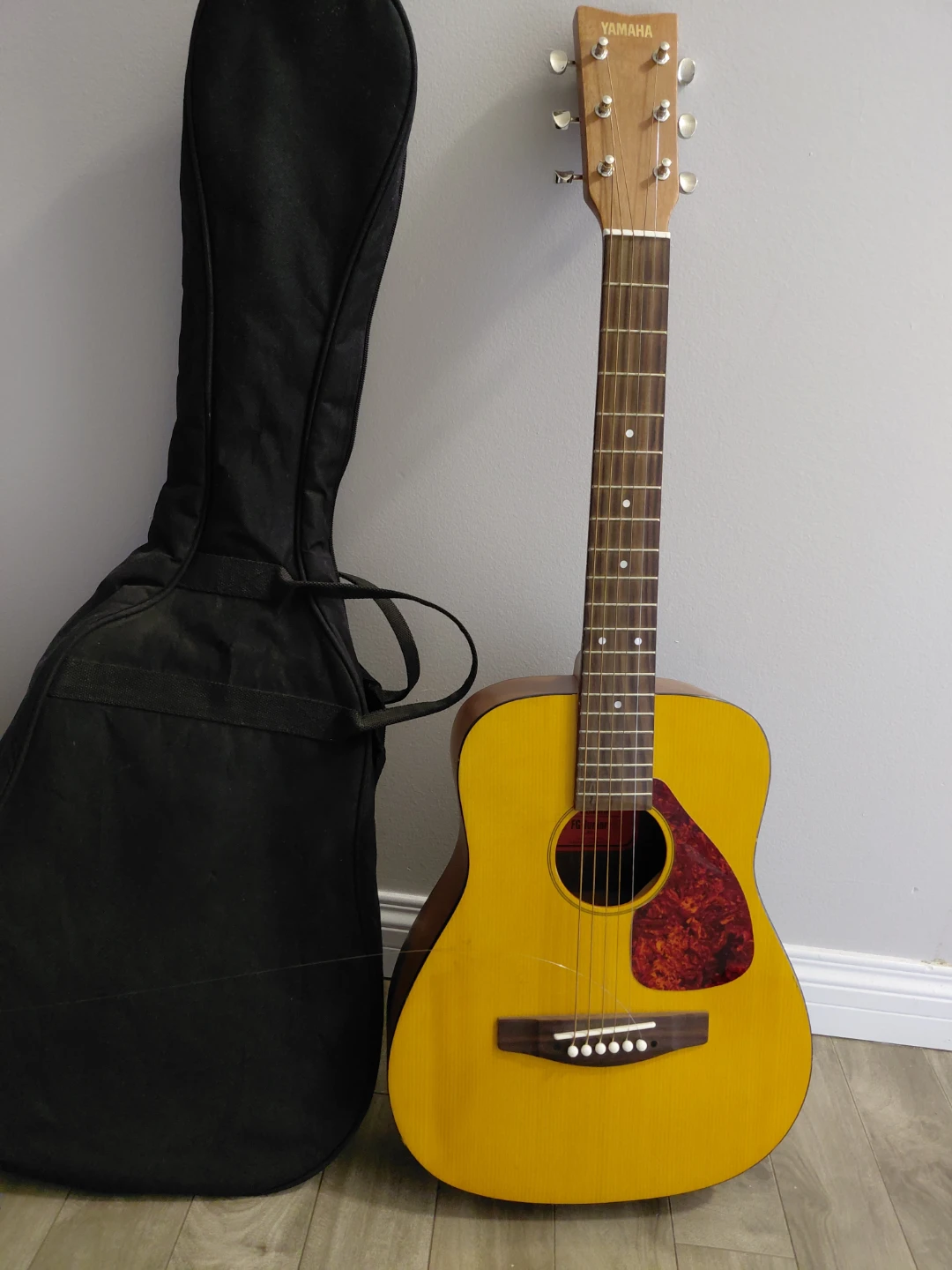 Yamaha Acoustic Guitar with Gig Bag - photo 2