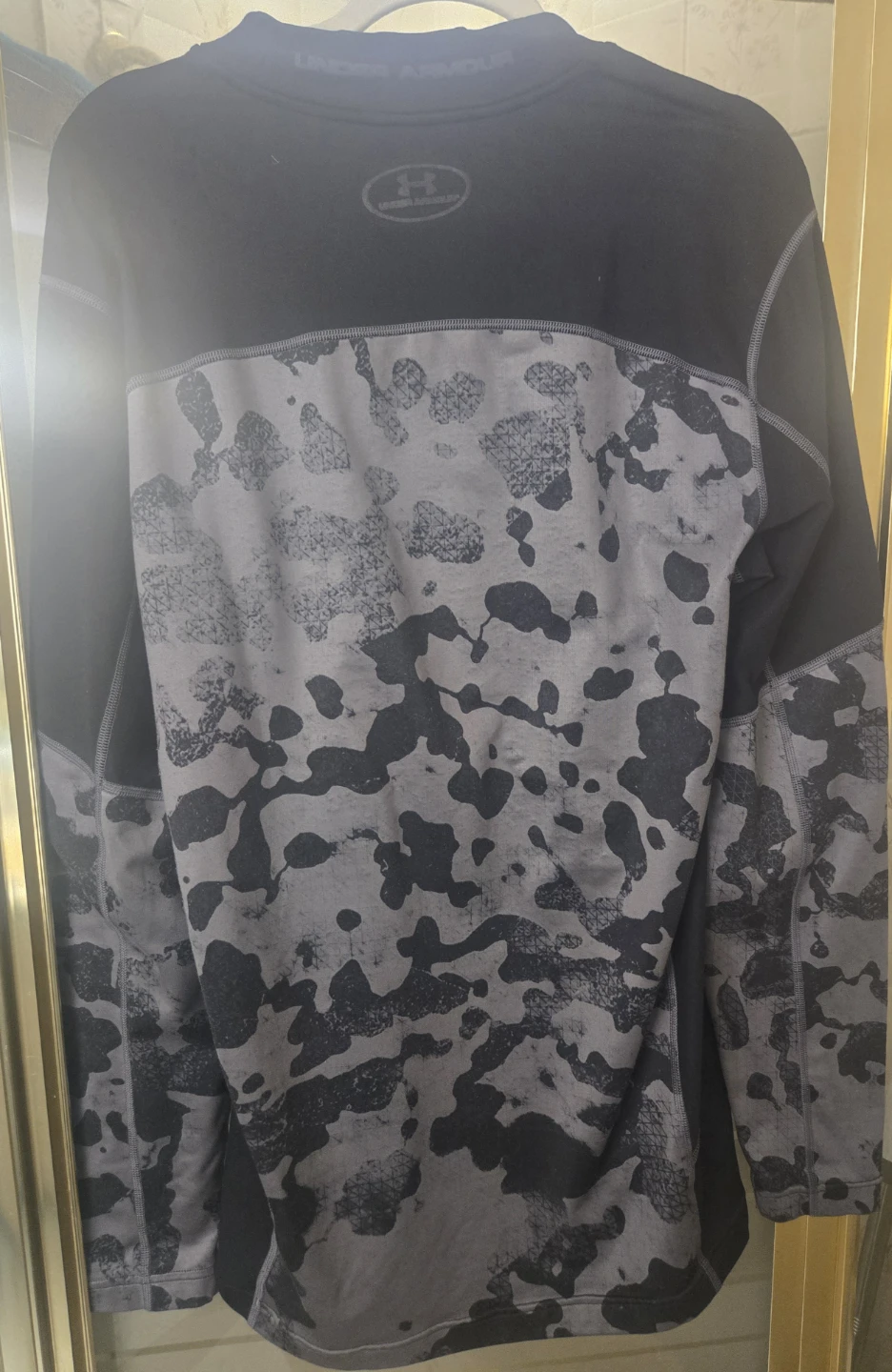 Men's Medium Under Armour ColdGear fitted long sleeve. - photo 2