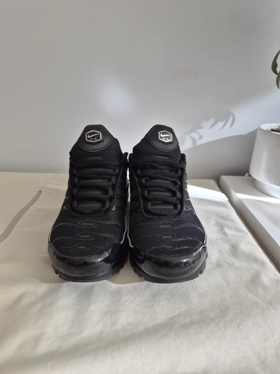 NIKE AM PLS OG RFLT-BK/SL/BK — Size 8.5