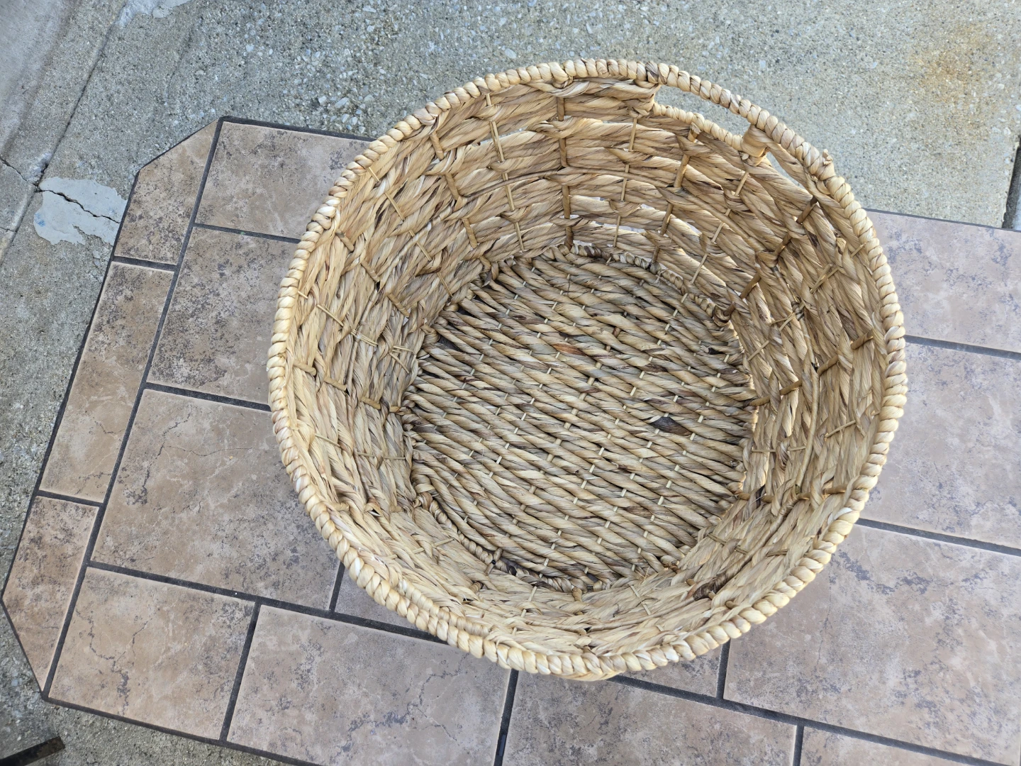 Woven Water Hyacinth Basket - photo 3