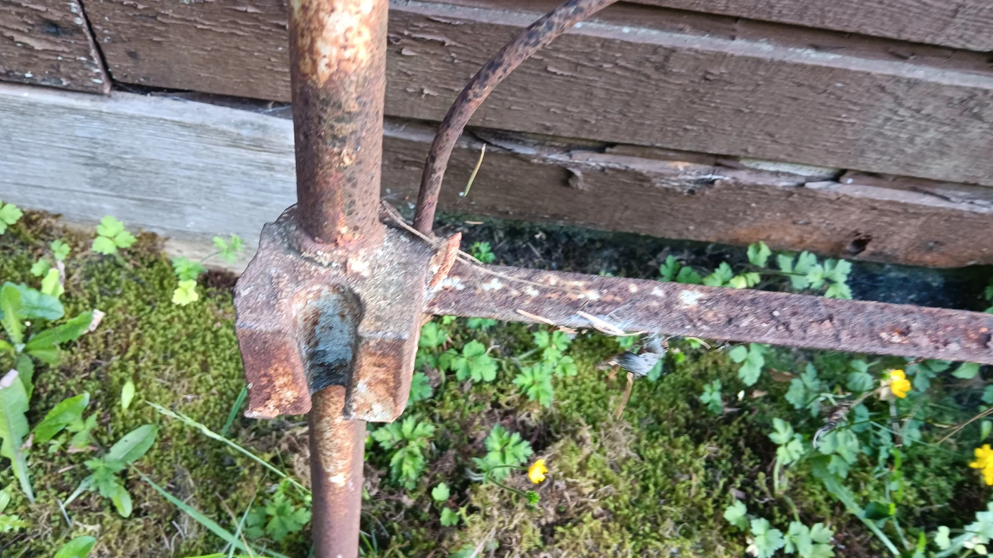 Antique Metal Bed Frame - photo 5