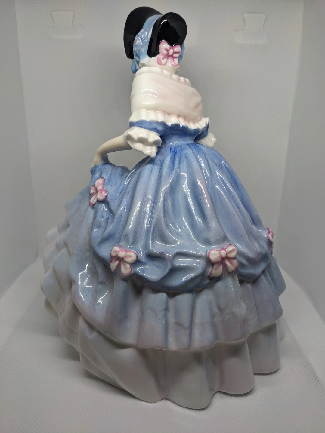 Royal Doulton "Alice" Vintage Figure - photo 5