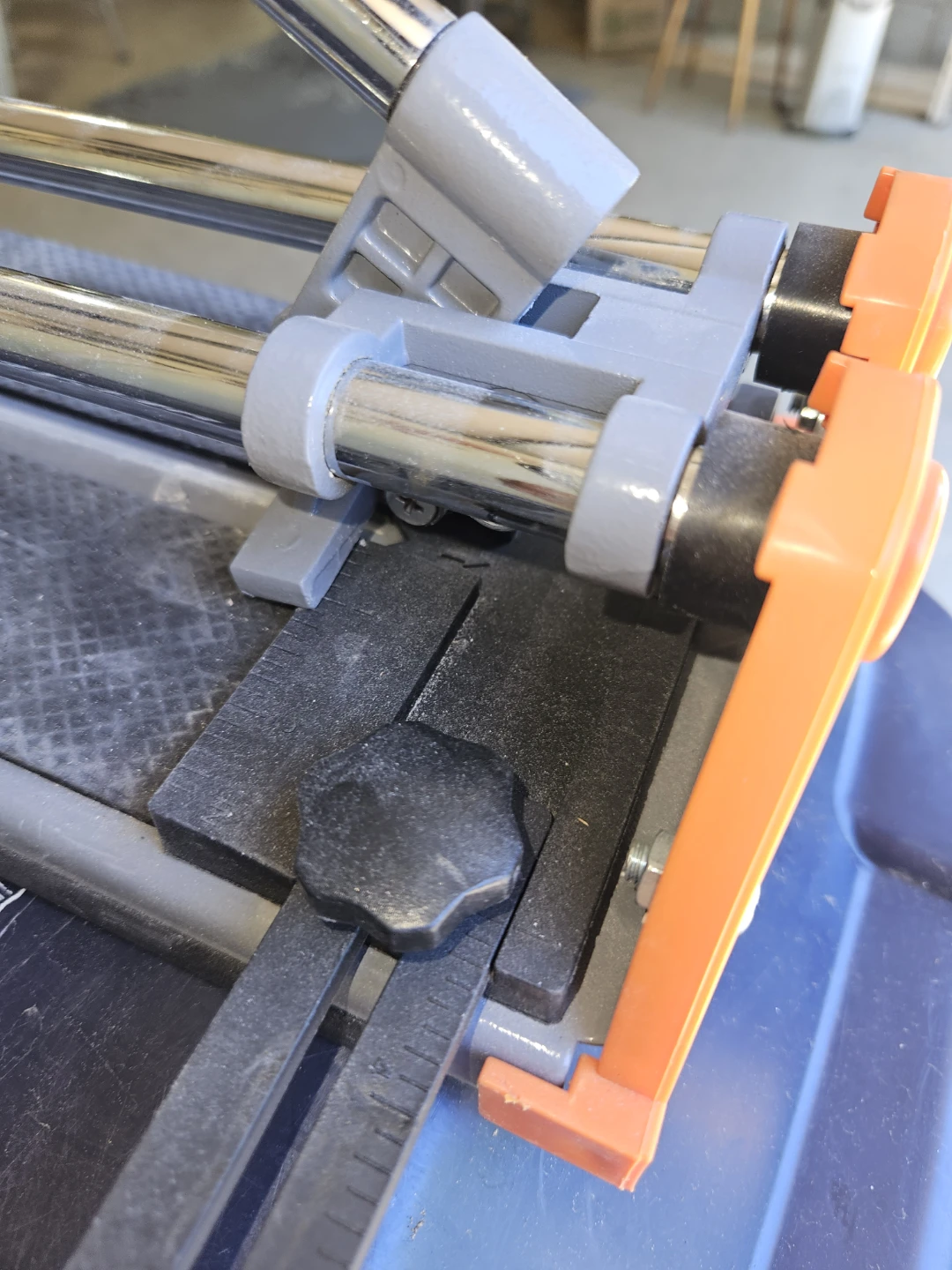 Tile cutter