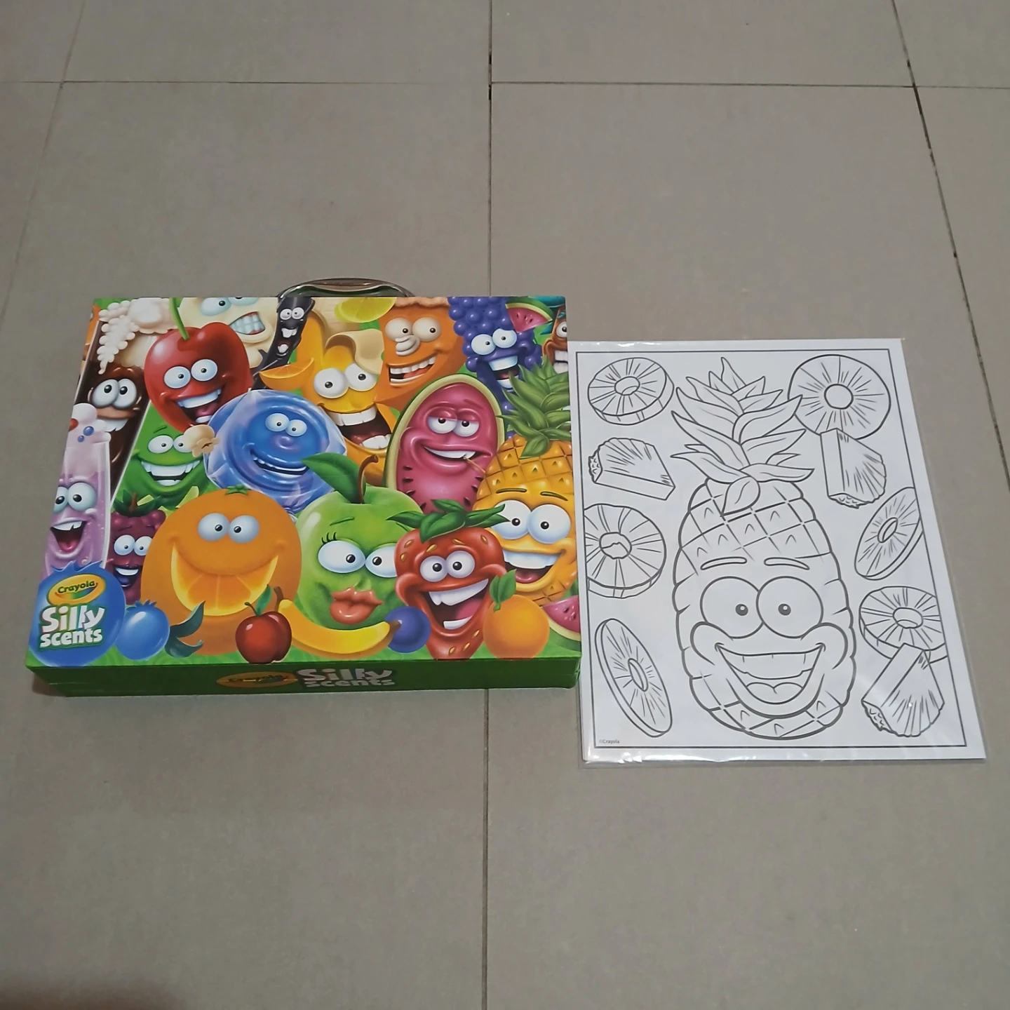 ⚽ Crayola Silly Scents Art Case Coloring Set