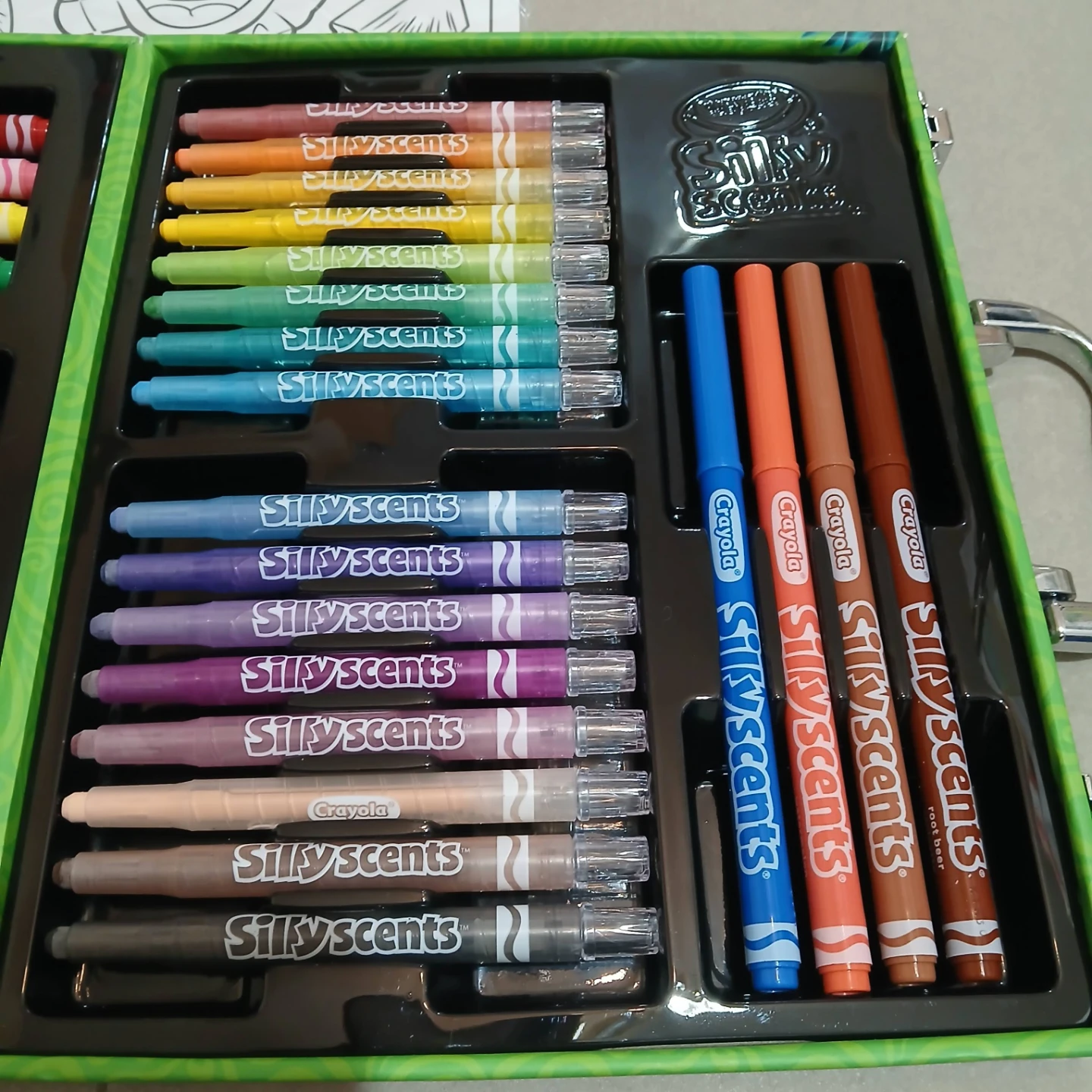 ⚽ Crayola Silly Scents Art Case Coloring Set - photo 3