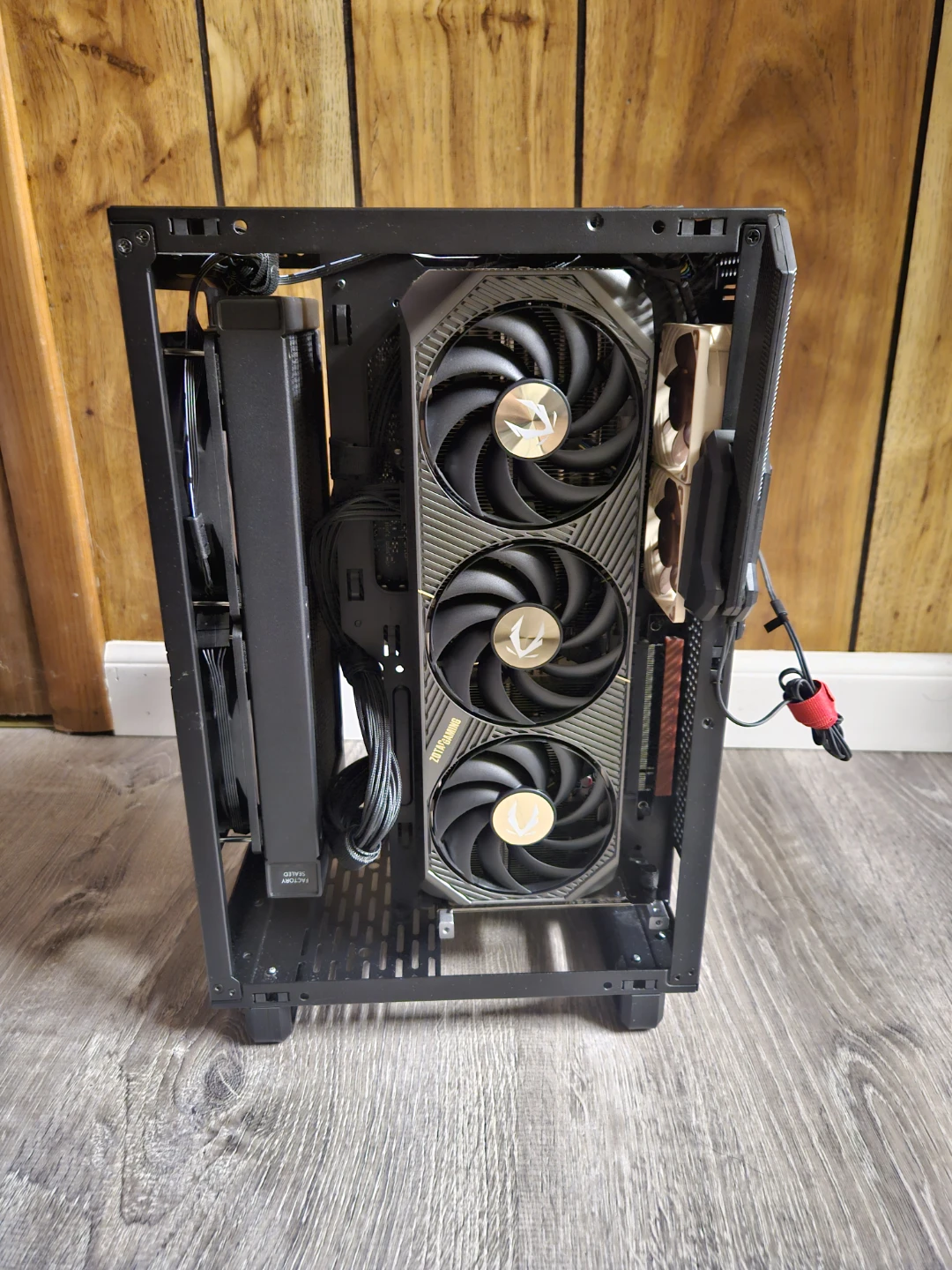 Sffpc 5070ti 9800x3d 32gb 2tb nvme 850 watt psu - photo 3