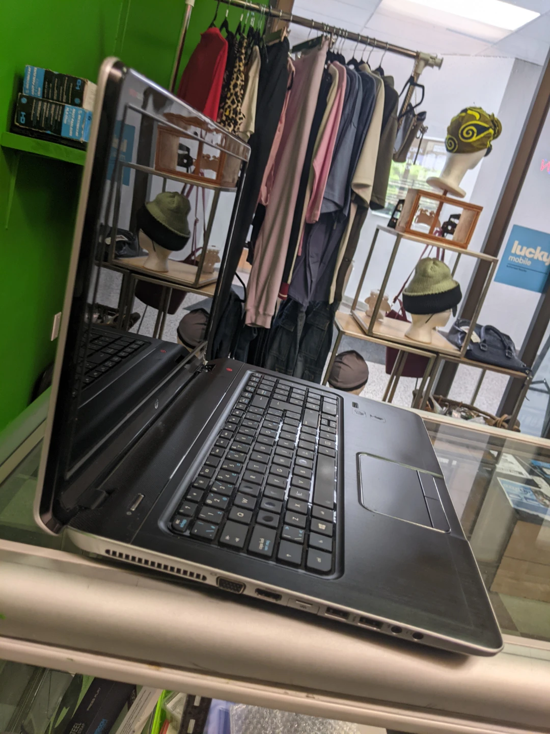 HP Laptop - photo 3