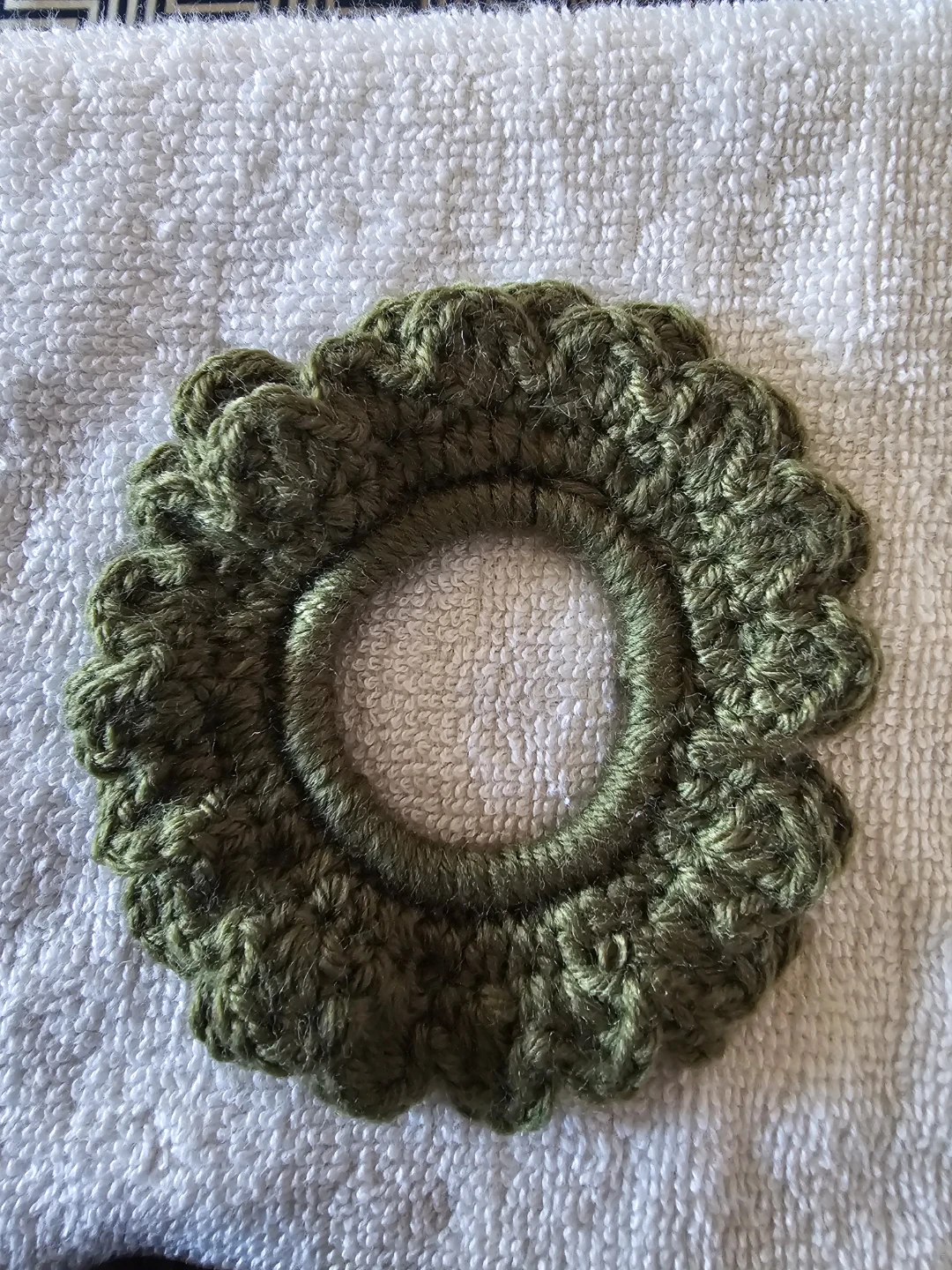 Handmade crochet scrunchie - photo 3