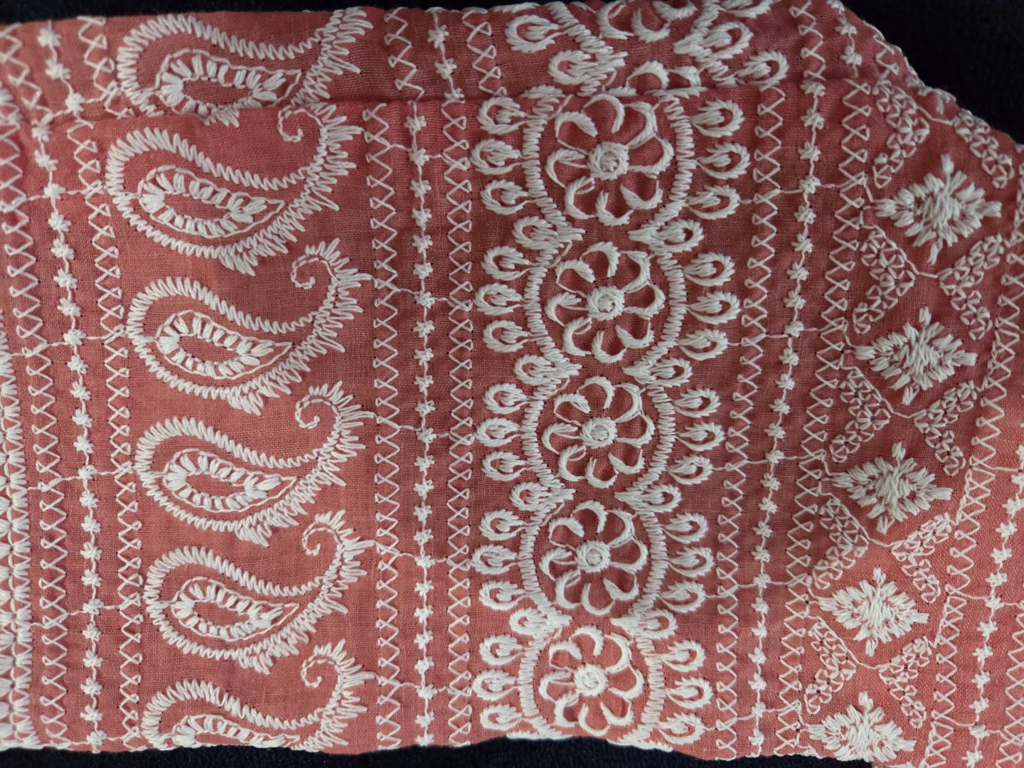 Women's Embroidered Kurta and Pants Set - photo 3