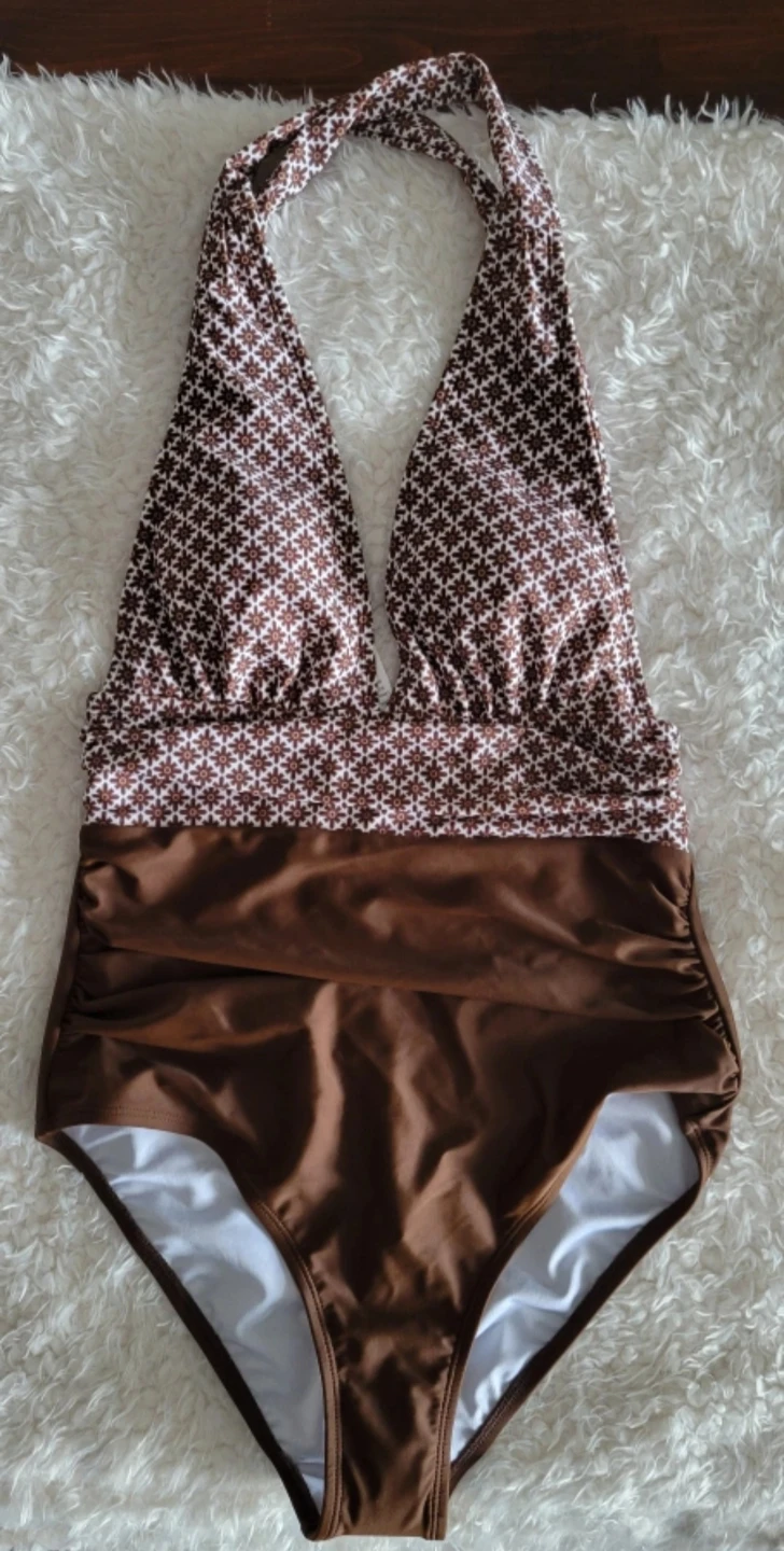 BNWT Halter Neck One-Piece Swimsuit ⚽