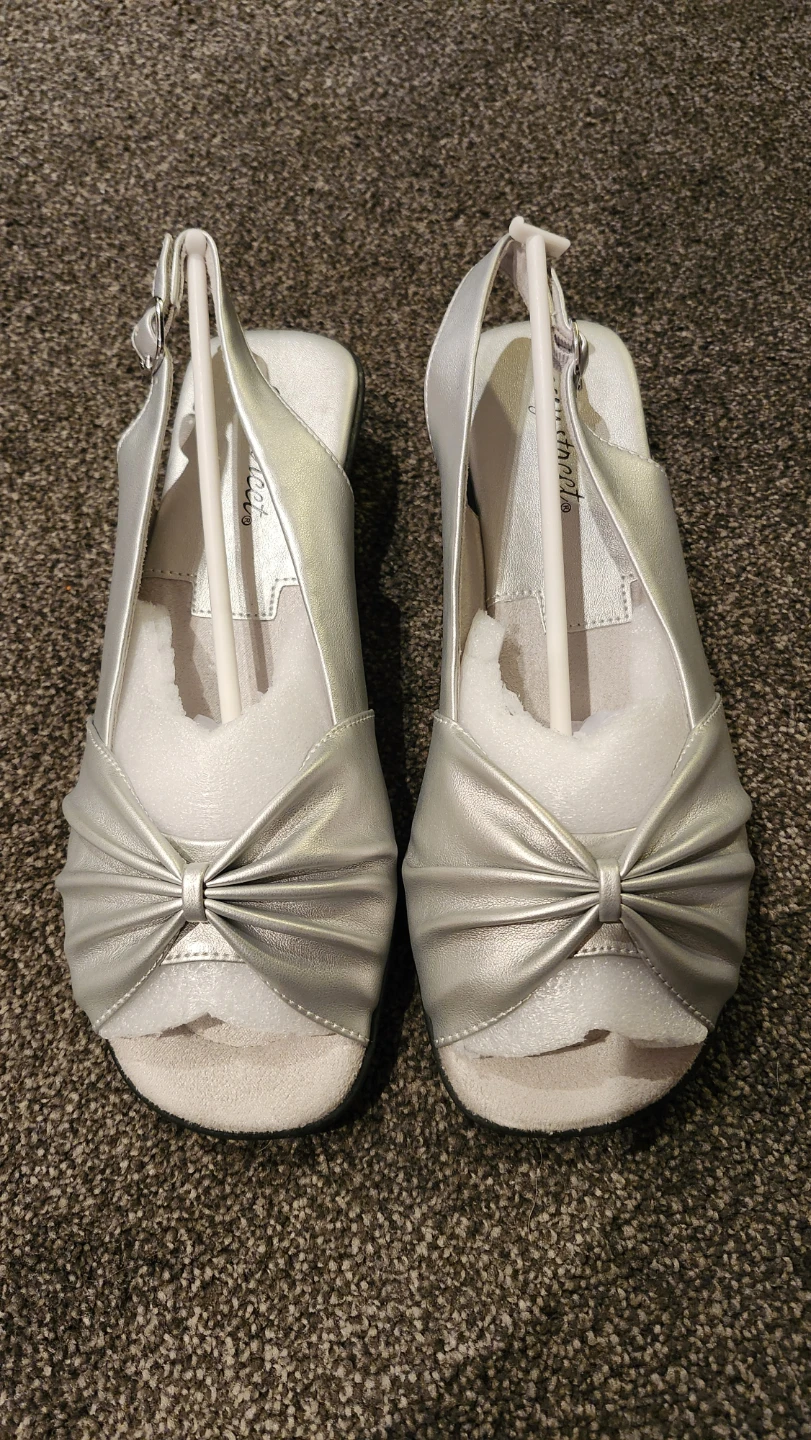 Easy Street Fantasia Slingback Sandals Silver Size 9M - photo 3