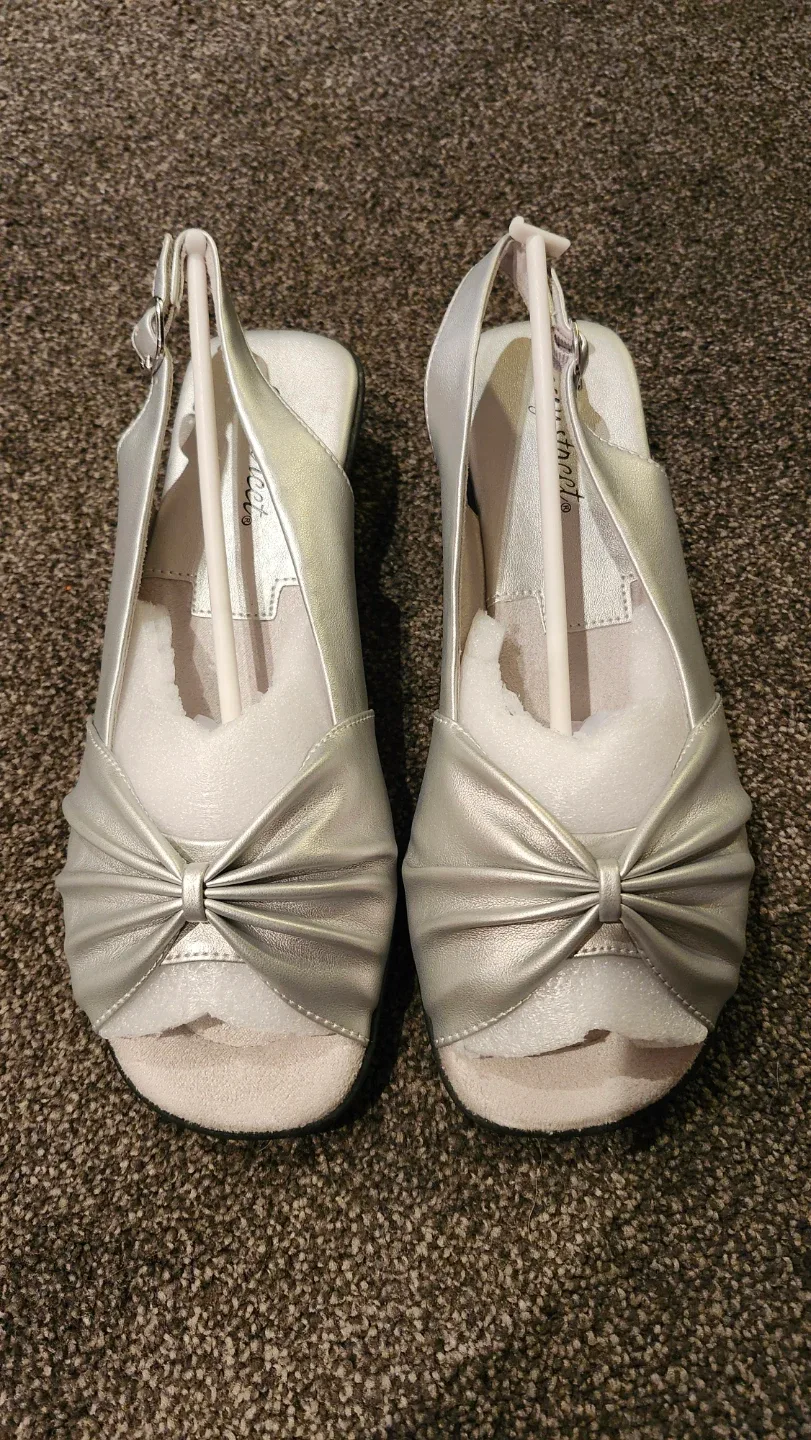 Easy Street Fantasia Slingback Sandals Silver Size 9M - photo 3