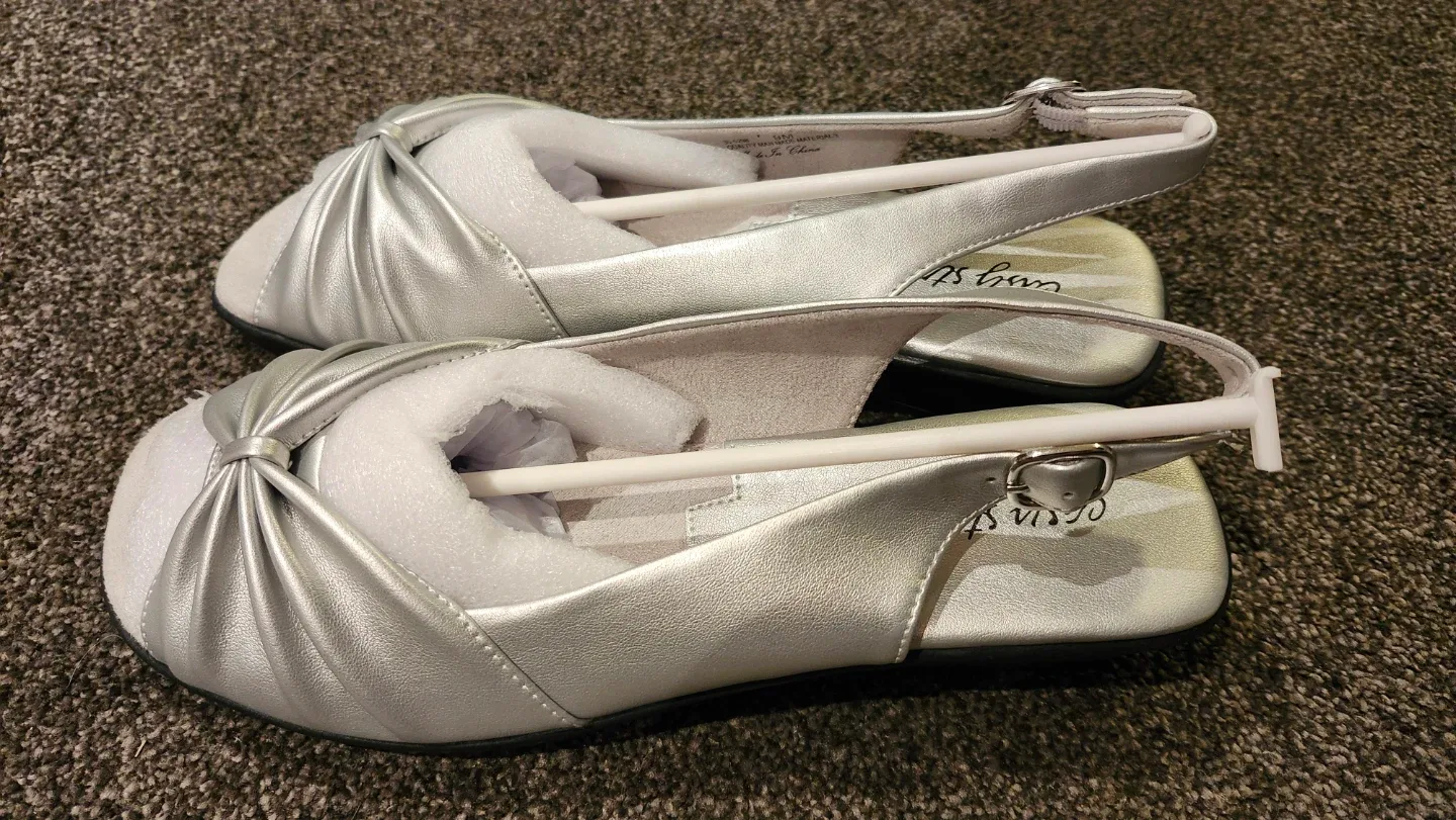 Easy Street Fantasia Slingback Sandals Silver Size 9M - photo 4