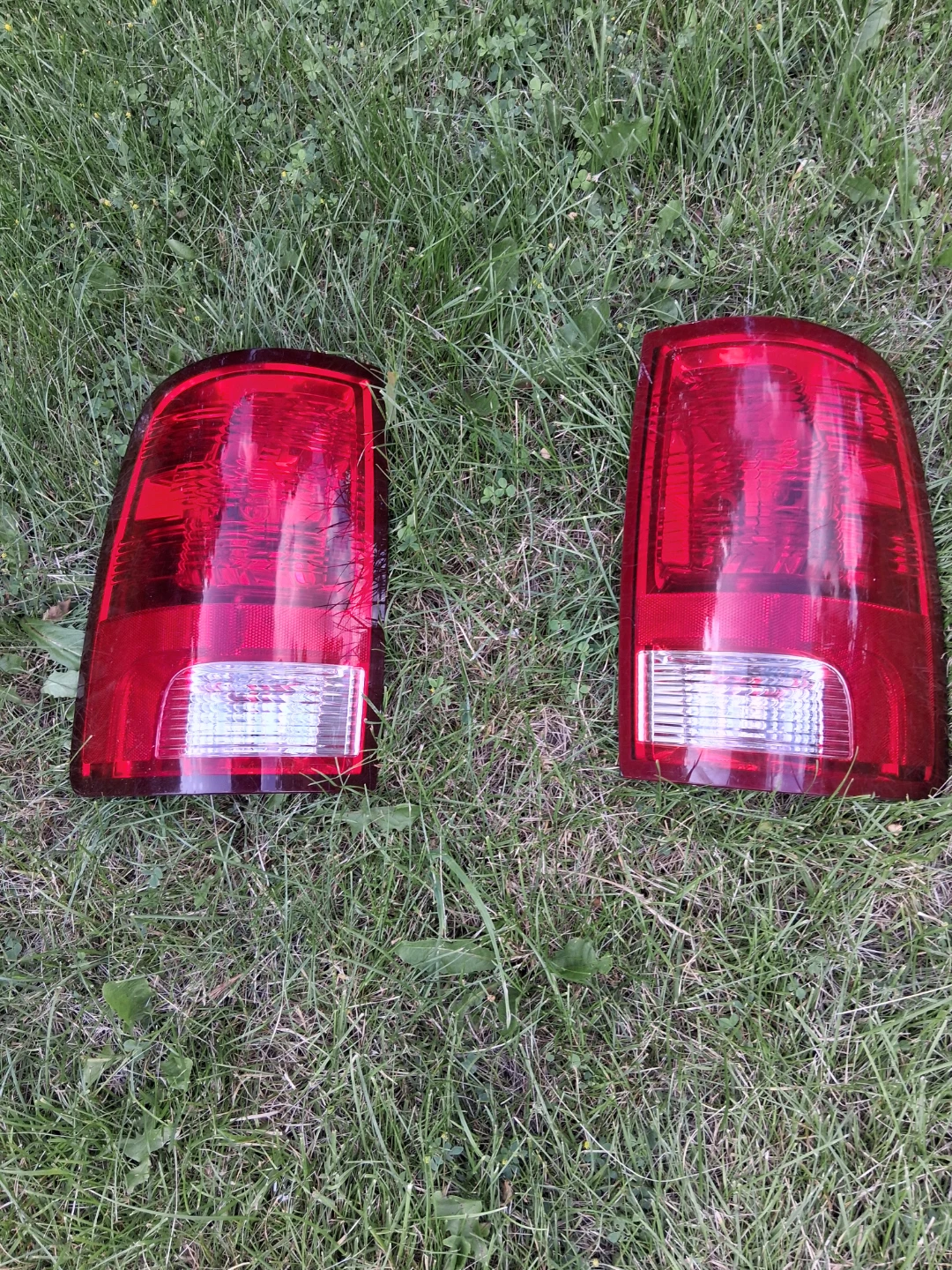 Pair of original 2016 dodge ram tail lights with 3 of 4 bulbs